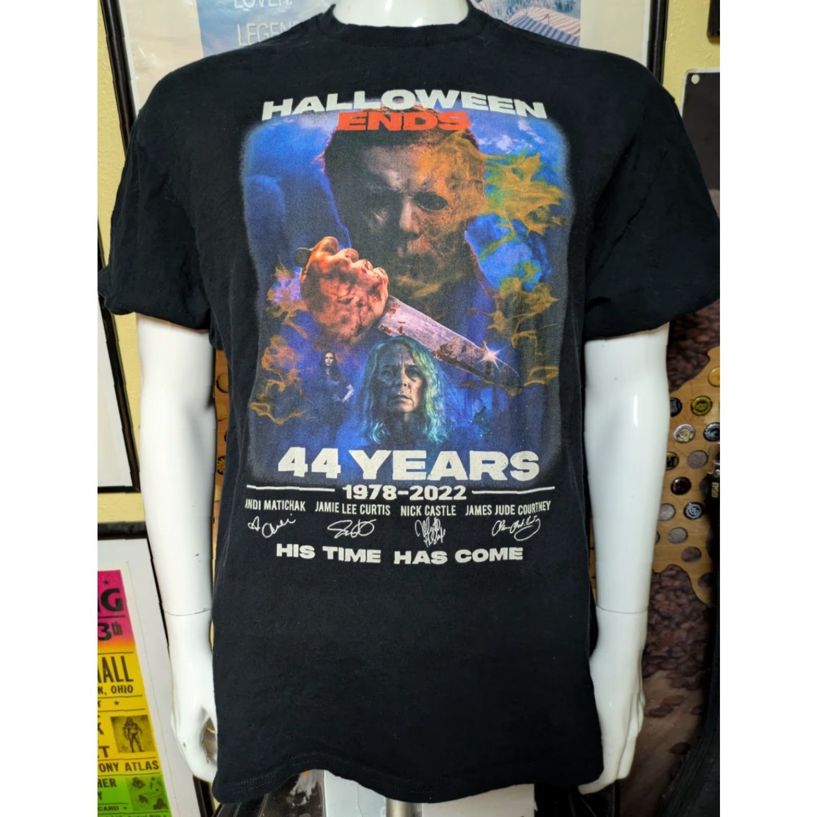 Gildan Halloween Ends T Shirt XL Black Gildan 100% Cotton Men Short Sleeve Crew Neck Graphic Tee Horror 44 Years 1978-2022 Promo Nice Size US XL / EU 56 / 4 - 2 Thumbnail