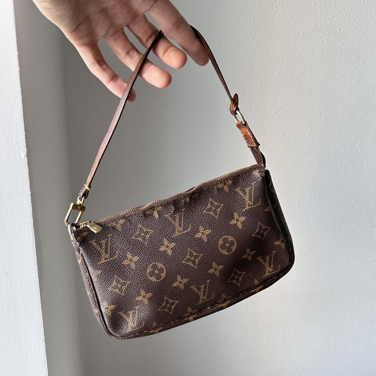 Louis Vuitton 1998s Louis Vuitton Vintage Monogram LV Pochette Bag SL0998 Size ONE SIZE - 6 Thumbnail