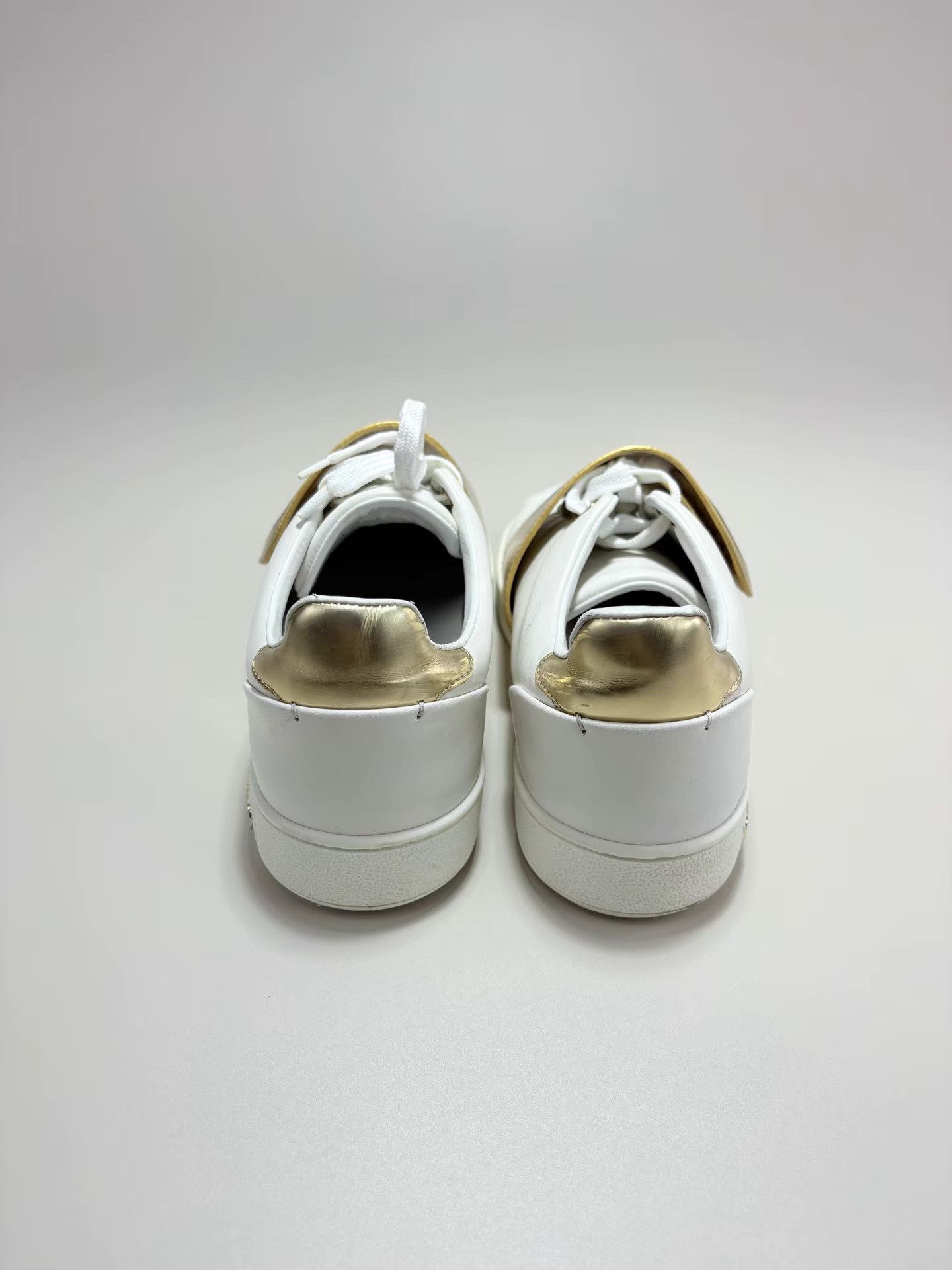 Louis Vuitton LOUIS VUITTON White & Gold Velcro Low-Top Sneakers K1 Size US 6.5 / IT 36.5 - 3 Thumbnail