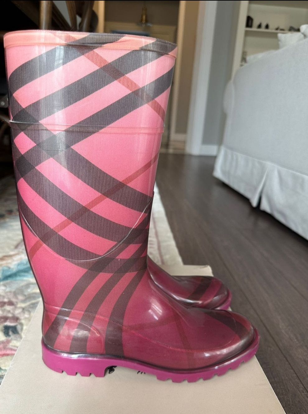 Burberry Burberry Magenta/Black Nova Pop Degrade Rubber Rain Boots Size US 9.5 / IT 39.5 - 6 Thumbnail