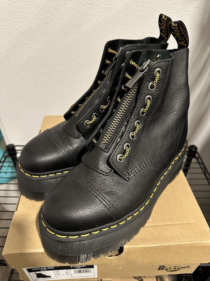 image of Dr Martens Sinclair Max Shoes in Black, Women's (Size 10)