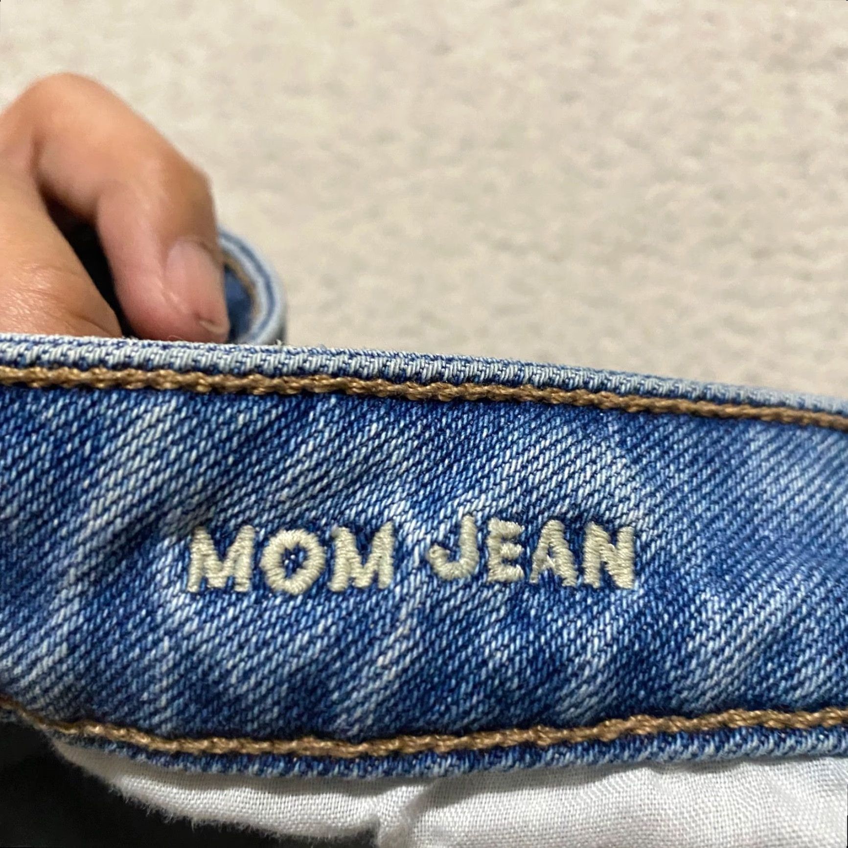 American Eagle Outfitters American Eagle Outfitters Mom Jeans Womens 0P Blue Denim Distressed High Rise Medium Wash Jeans Women Size 25" / US 0 / IT 36 - 4 Thumbnail