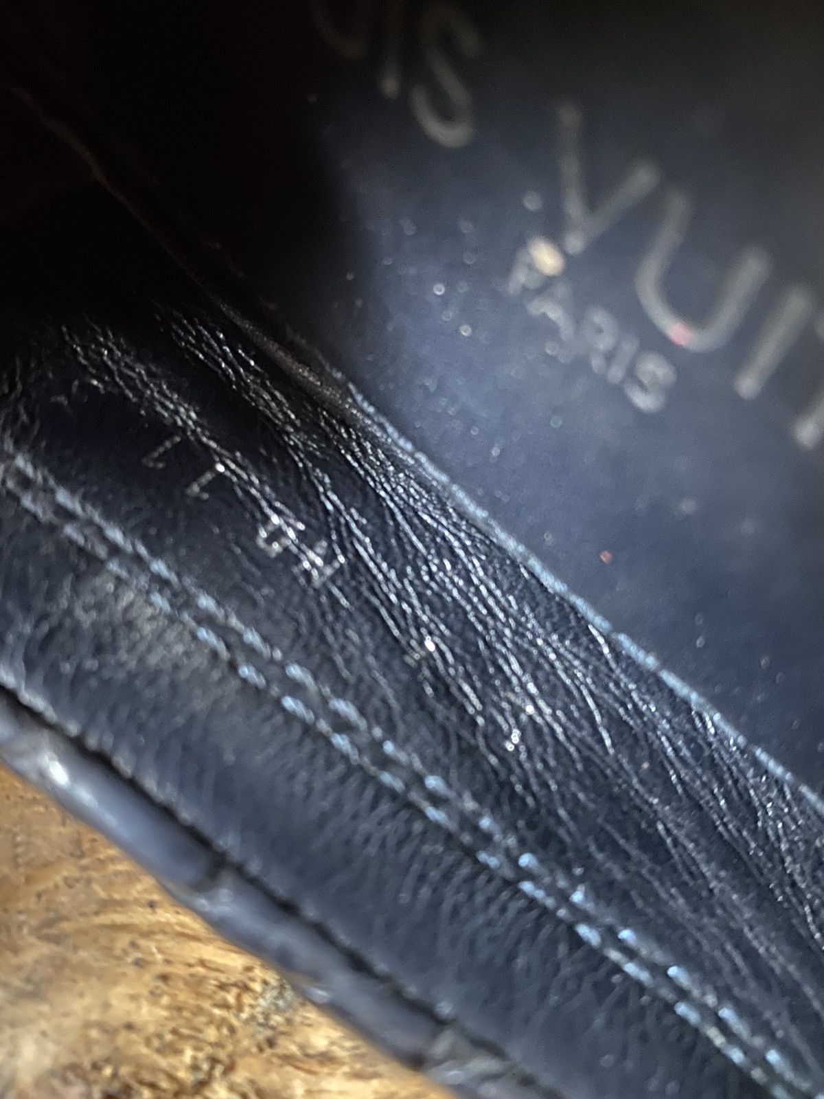 Louis Vuitton Louis vuitton black exotic crocodile loafers uk sz7 US 8 Size US 8 / EU 41 - 15 Thumbnail