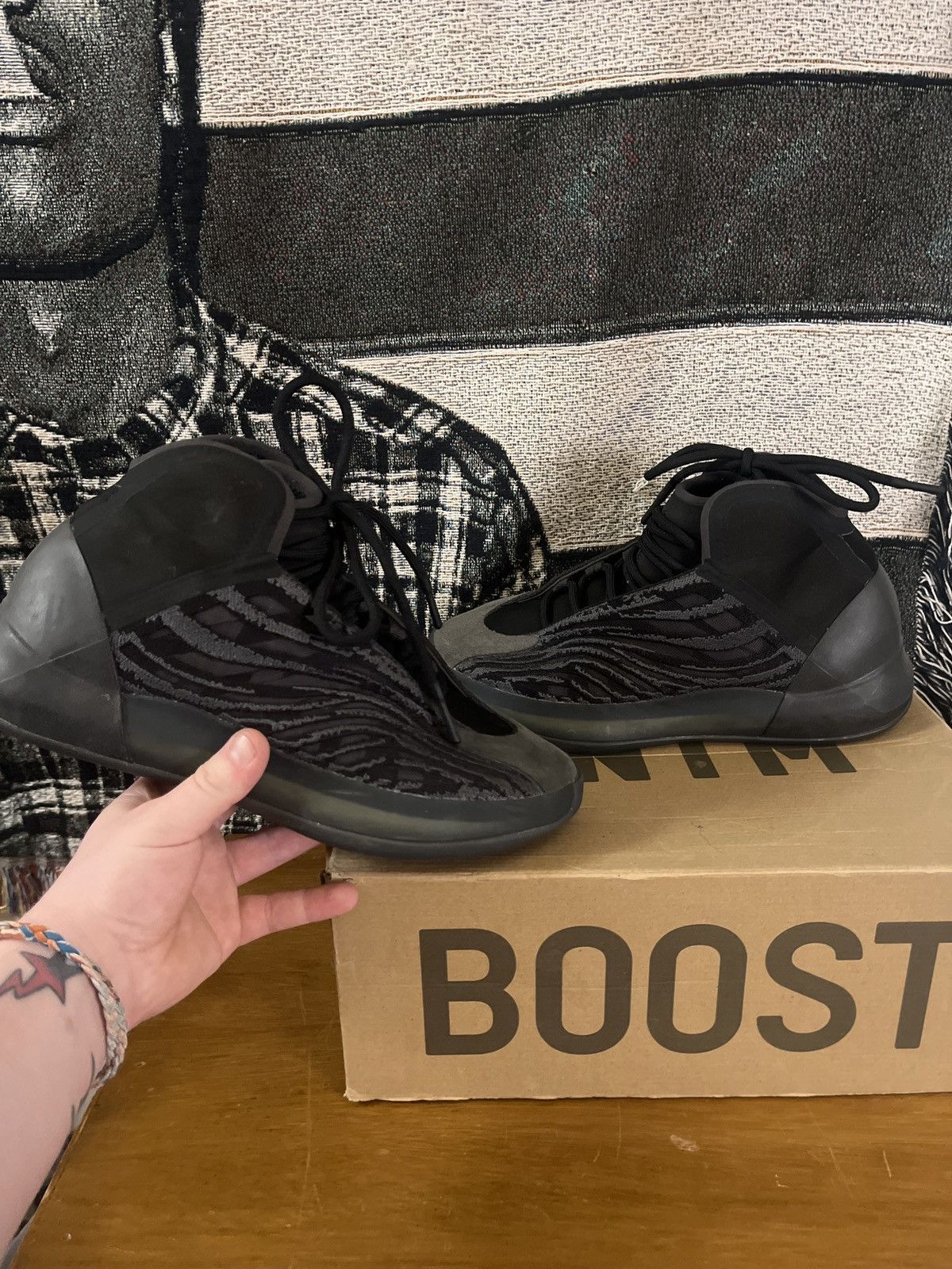 Yeezy QNTM “Onyx”