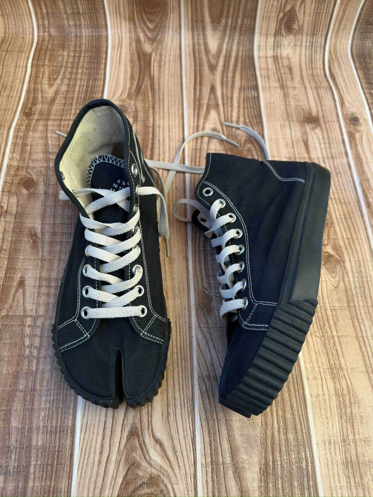 Maison Margiela Maison margiela Tabi Canvas Hightop Black Sneaks 22. Size US 8 / IT 38 - 13 Thumbnail
