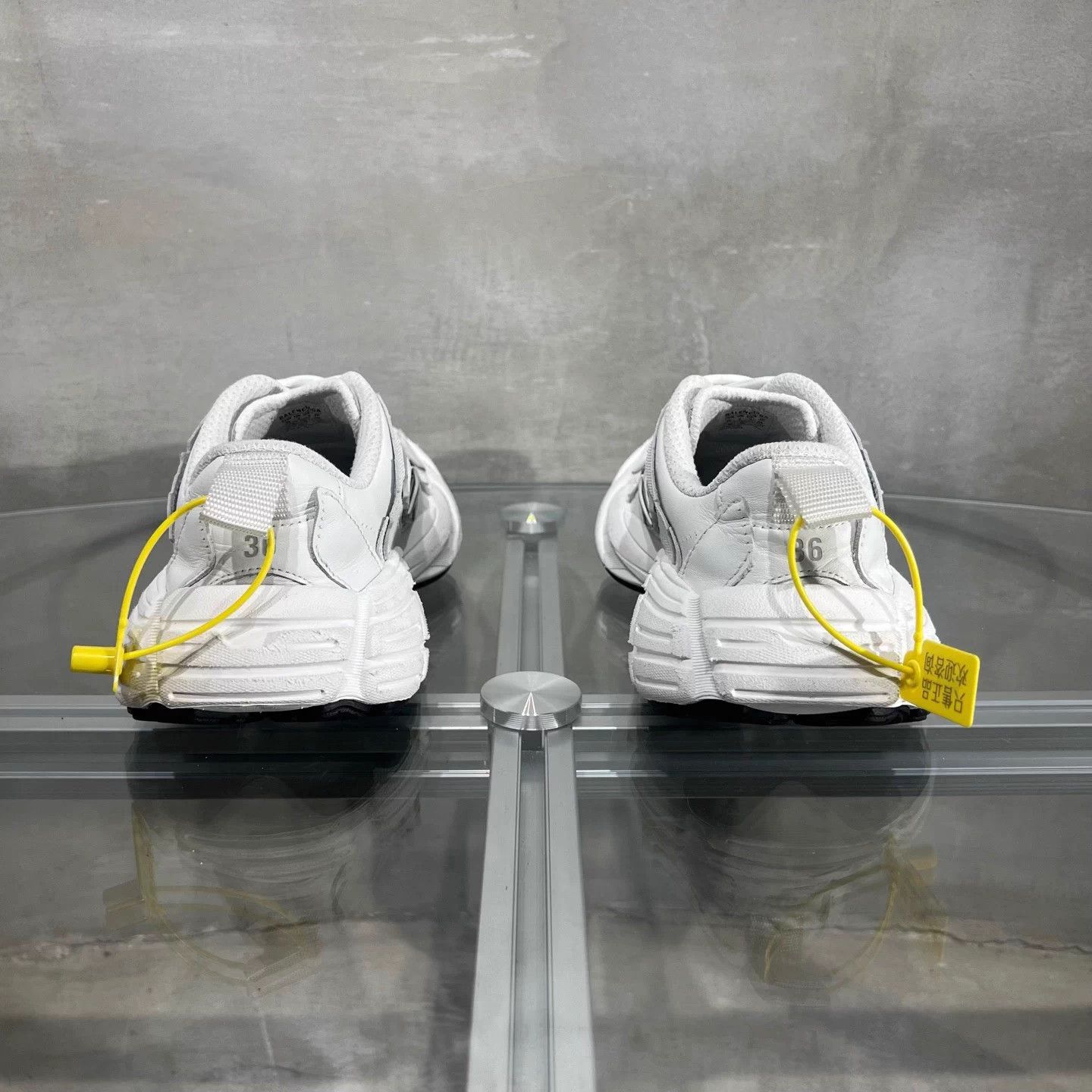 Balenciaga Balenciaga Monday White Sneakers Size 36 Size US 5 / IT 35 - 6 Thumbnail