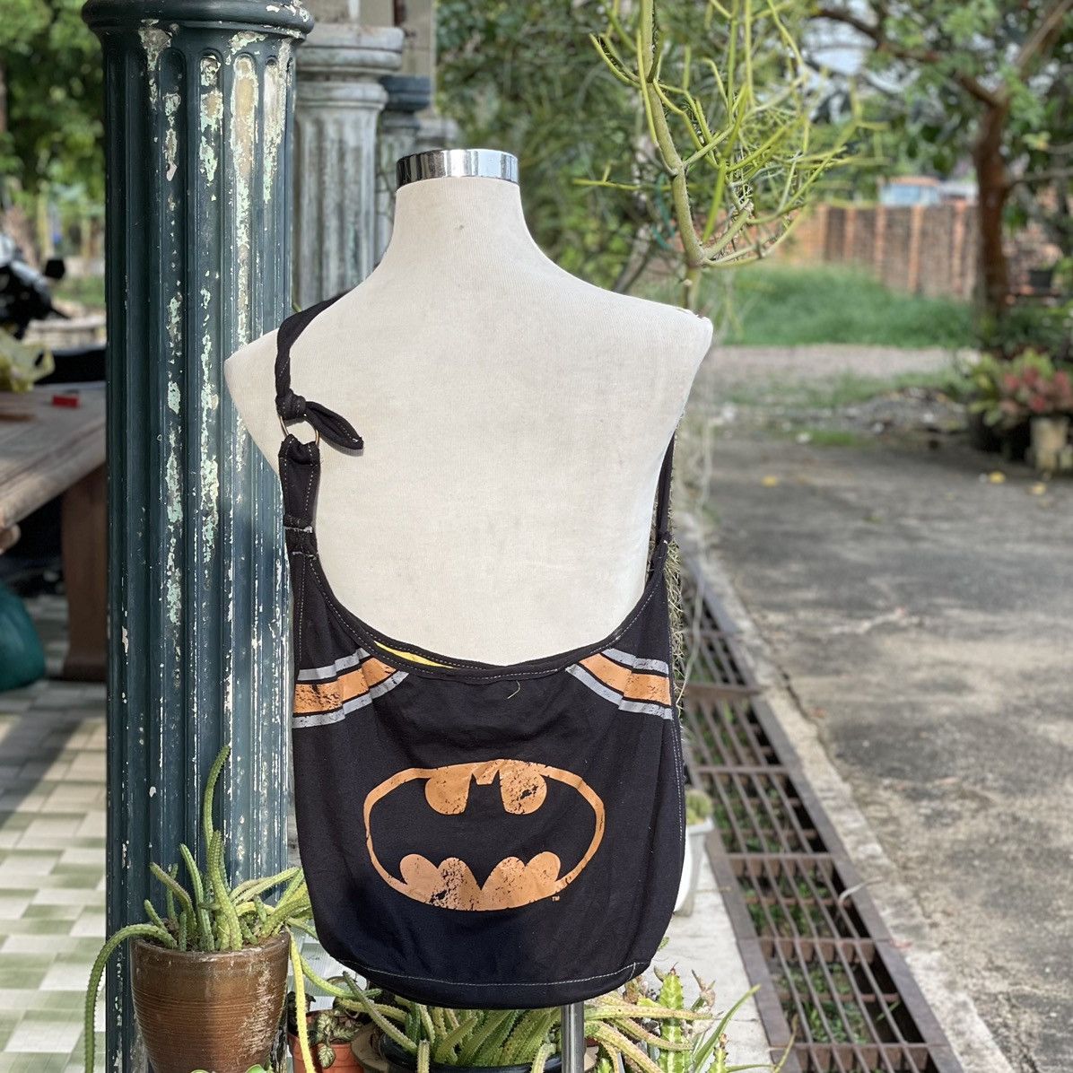 Cartoon Network × DC Comics × Vintage Vintage Batman Crossbody Bag Size ONE SIZE - 1 Thumbnail