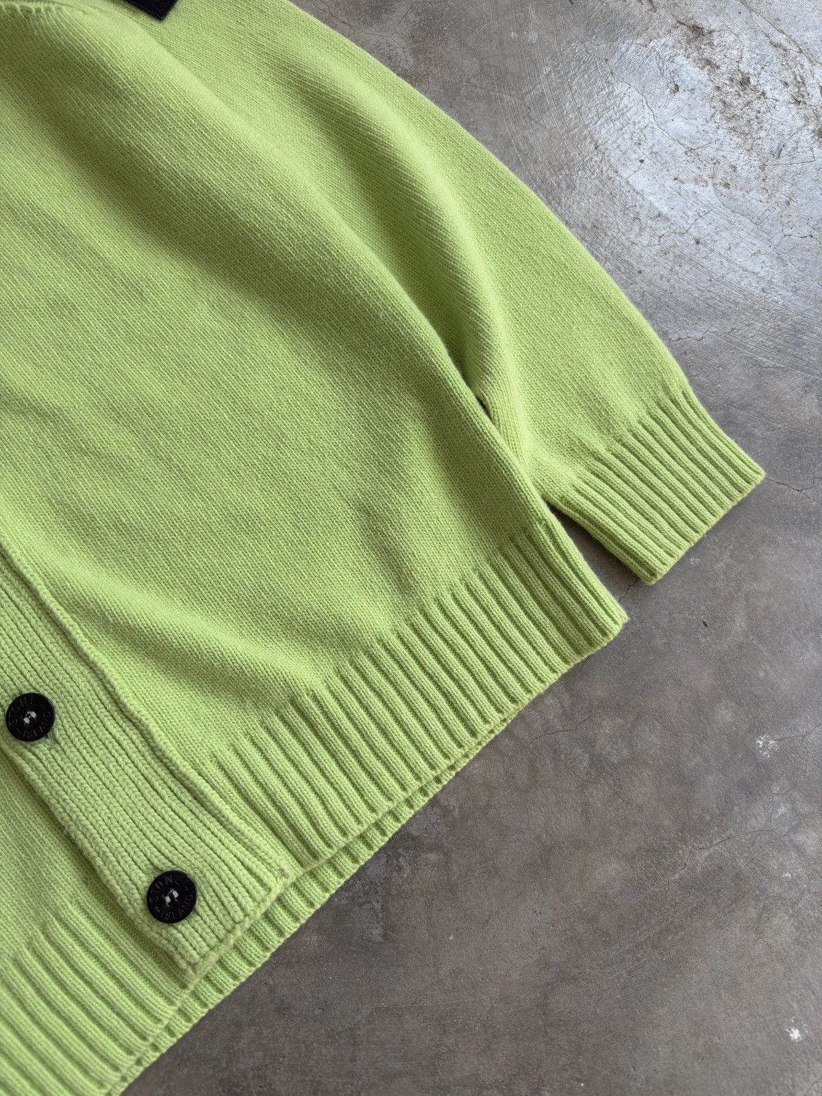 Stone Island Stone Island Wappen Zip up Long sleeved knit In Neon Green Size US XL / EU 56 / 4 - 4 Thumbnail