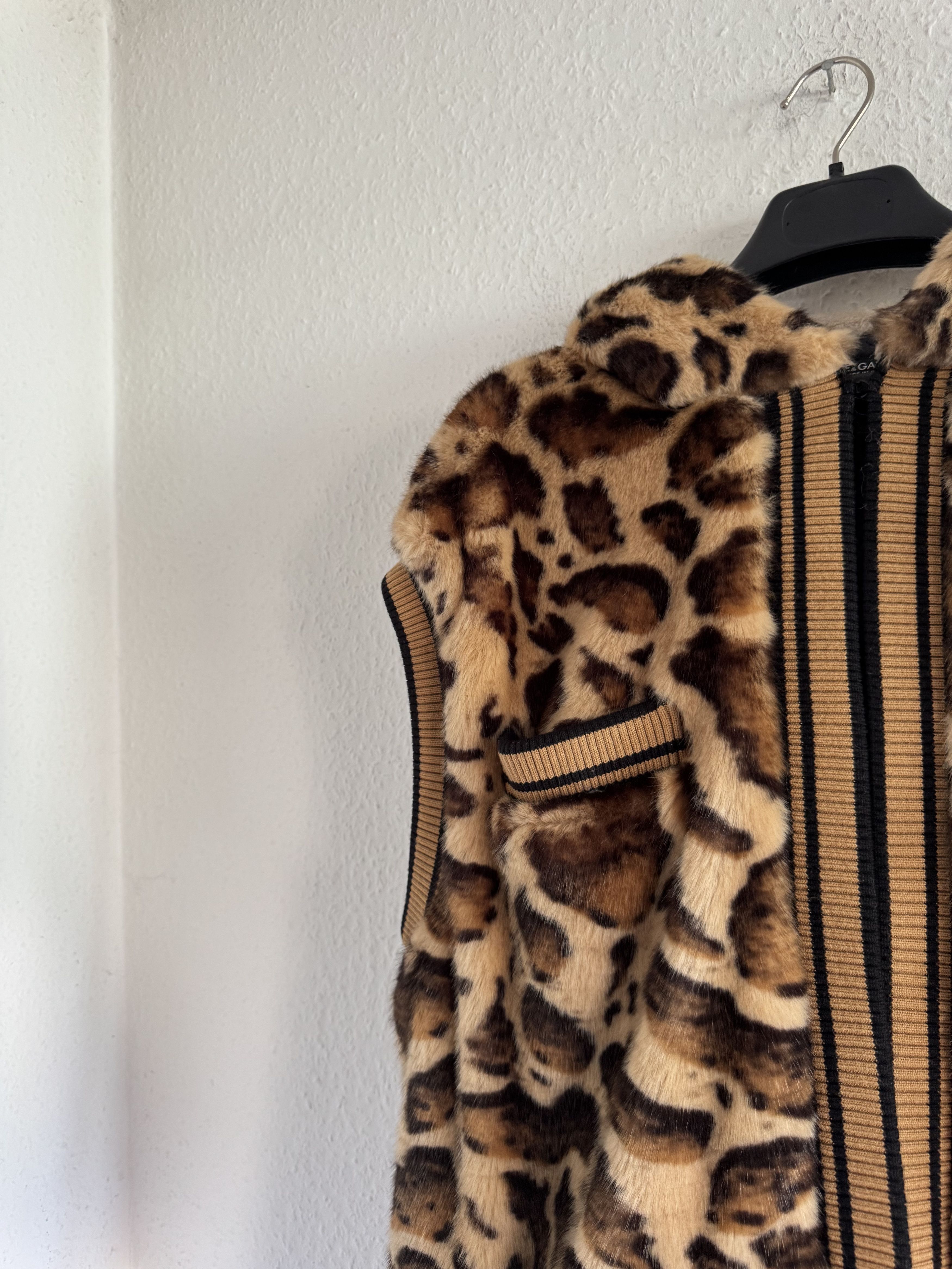 Dolce & Gabbana Fall Winter 2017 Leopard Faux Fur Hooded Vest Size US XL / EU 56 / 4 - 8 Thumbnail