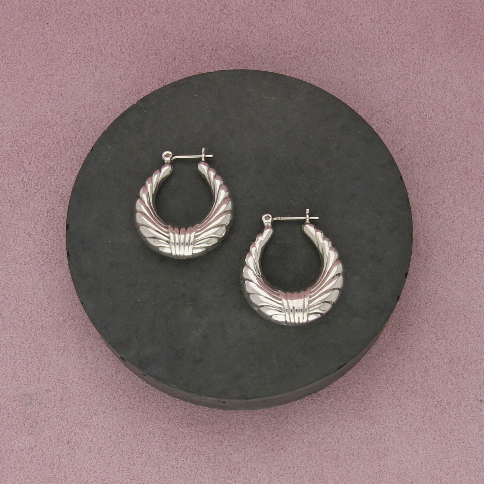 Sterling Silver sterling silver puffy scalloped snap-post hoop earrings Size ONE SIZE - 1 Thumbnail