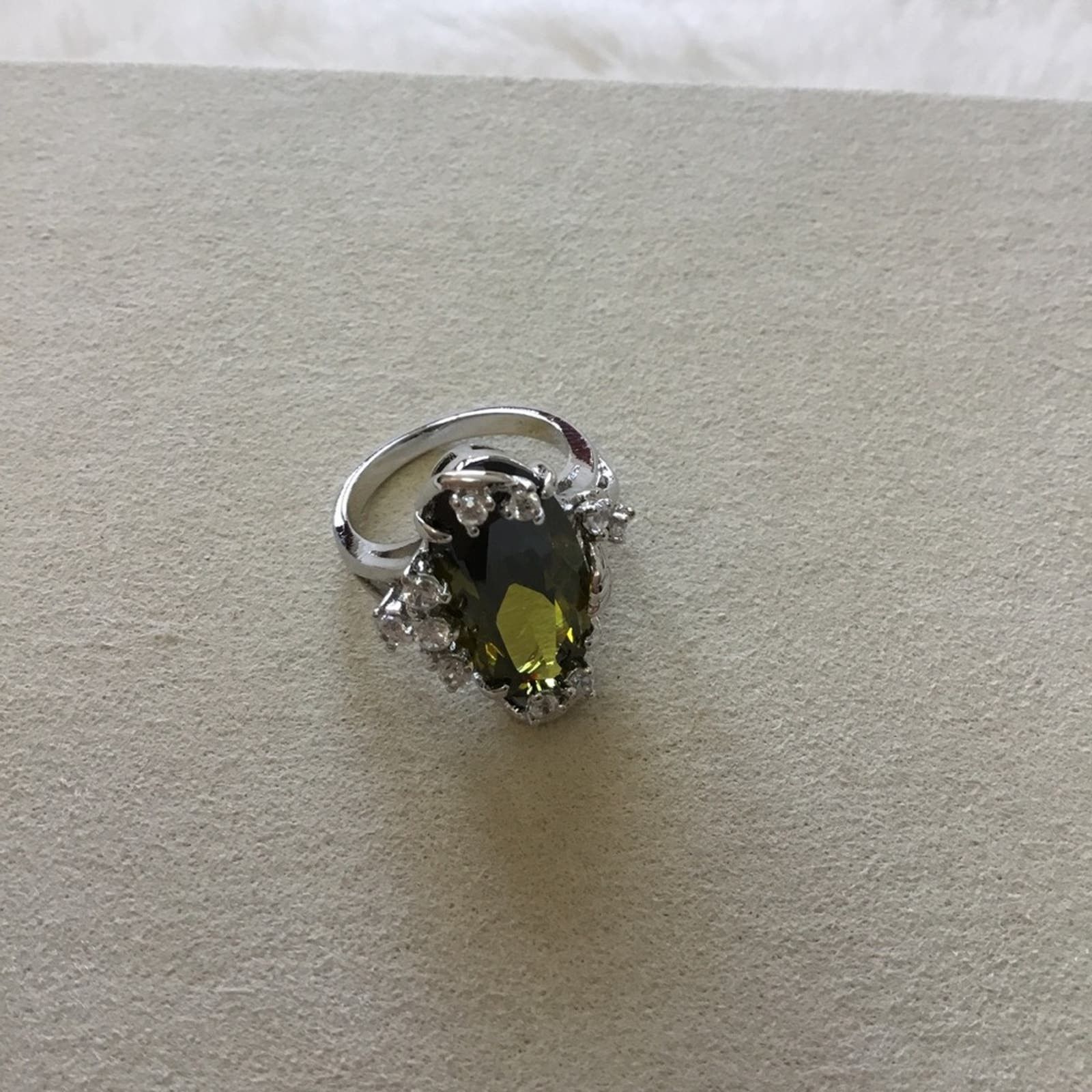 Other Elegant Sterling Silver Green Crystal Cocktail Ring Size ONE SIZE - 3 Thumbnail