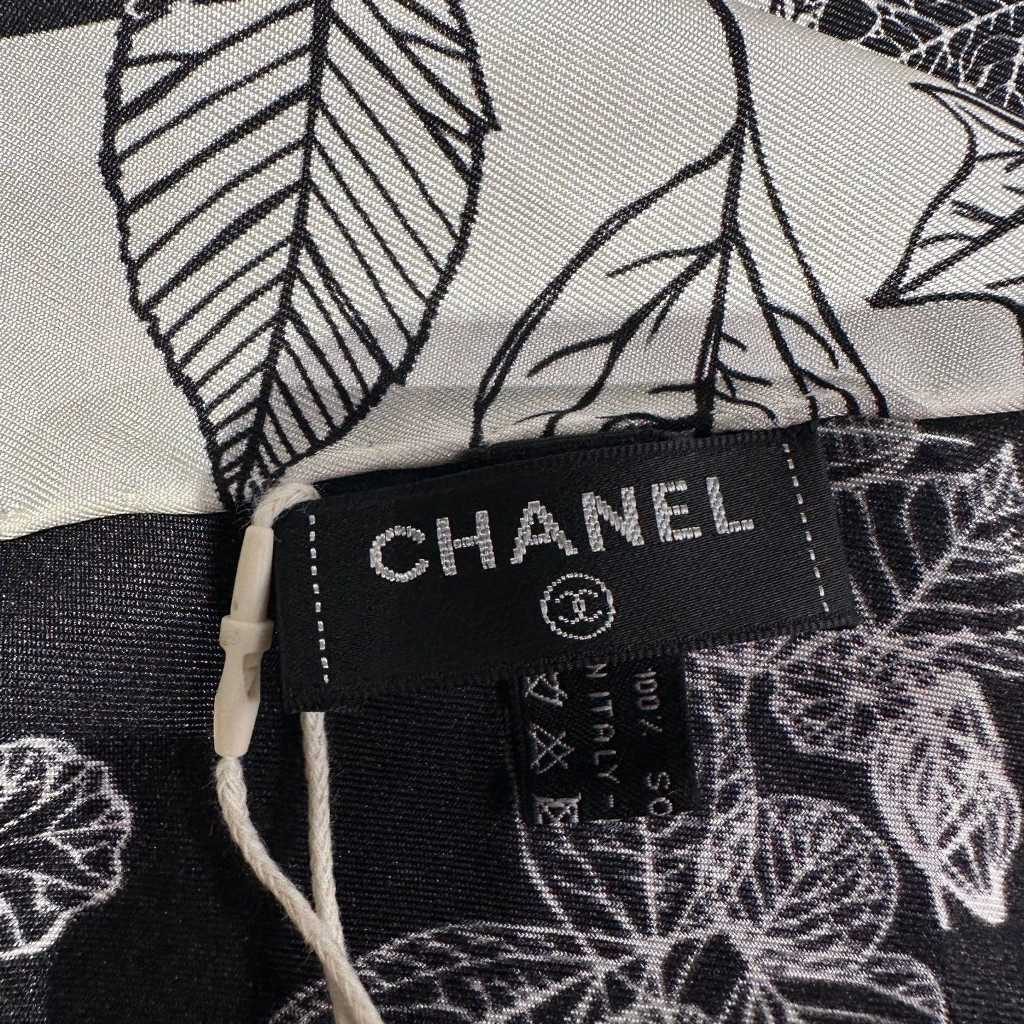 Chanel Chanel all-over leaf logo silk scarf may369 Size ONE SIZE - 3 Thumbnail