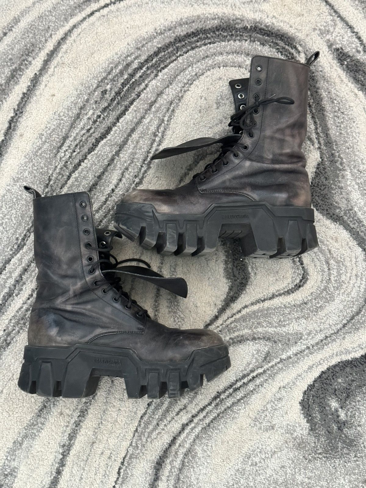 Balenciaga Balenciaga Bulldozer Boots (Worn Out Effect Balenciaga Balenciaga Bulldozer Boots (Worn Out Effect