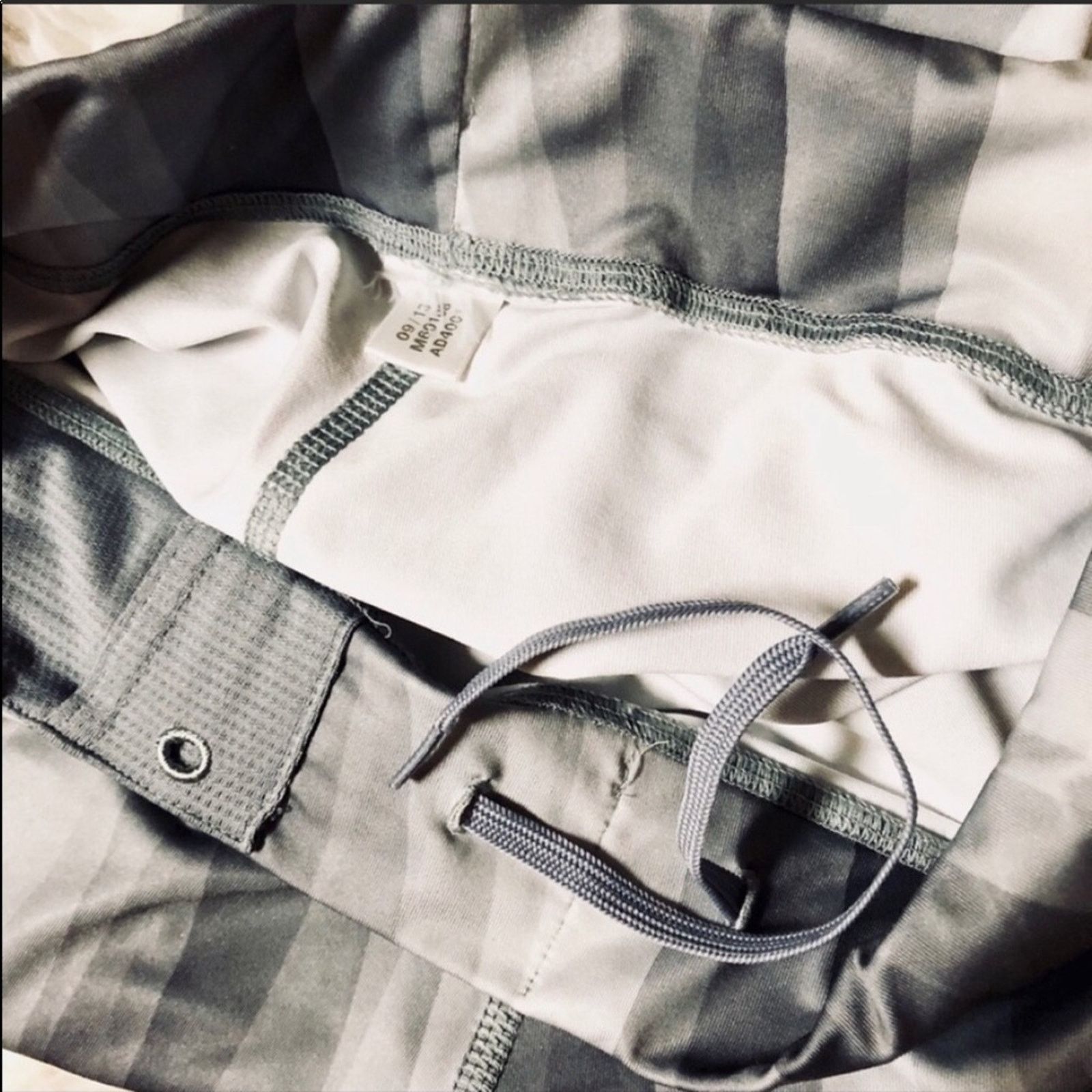 Adidas ADIDAS Climalite Grey White Stripe Print Crop Capri Legging Size 28" / US 6 / IT 42 - 6 Thumbnail