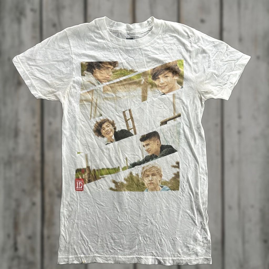 Vintage One Direction T-Shirt Womens XS White Band Graphic Tee Pop Music Concert 1D Tour Size XS / US 0-2 / IT 36-38 - 1 Thumbnail