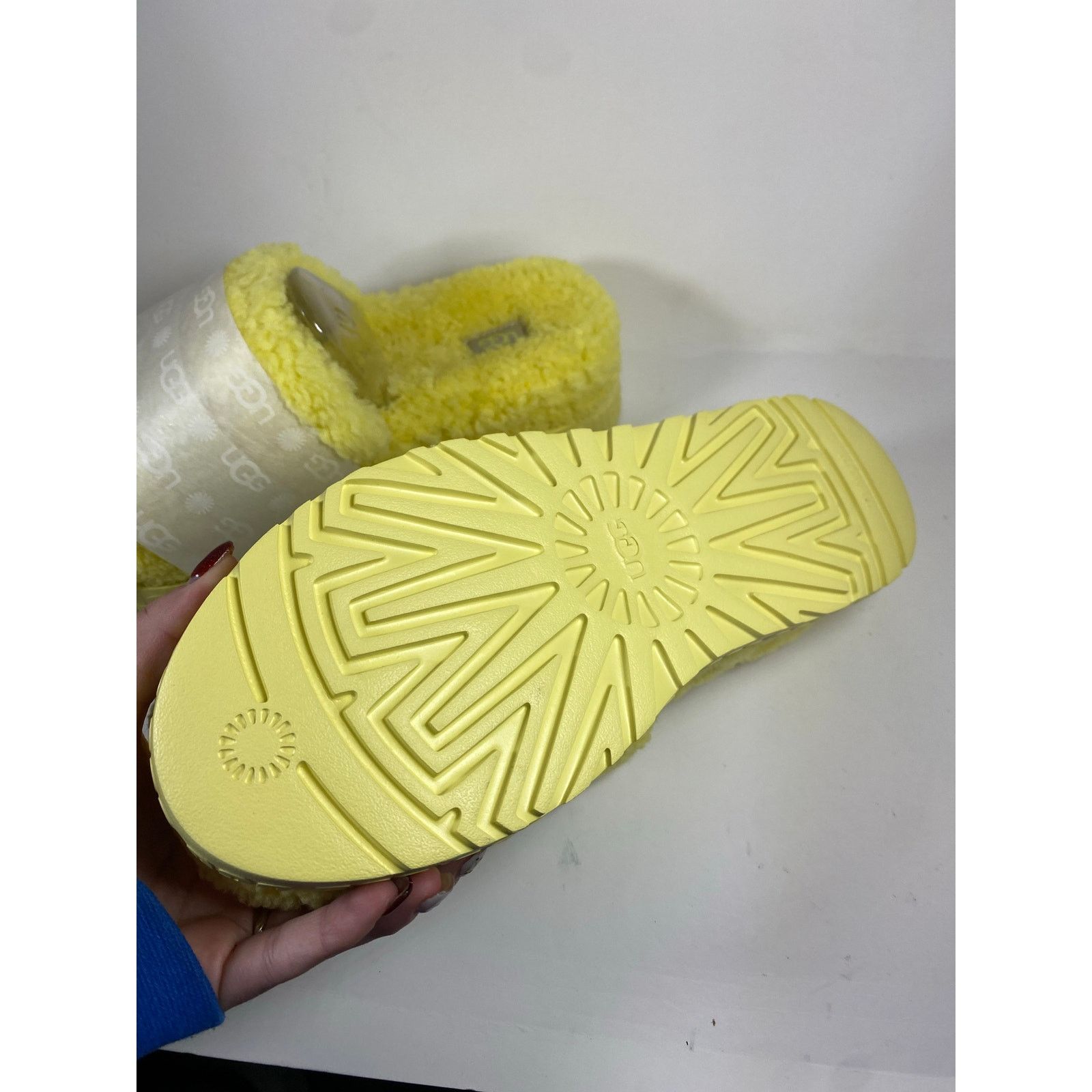 Ugg UGG Fluffita Yellow Slippers NWT W10 Size US 10 / IT 40 - 8 Thumbnail