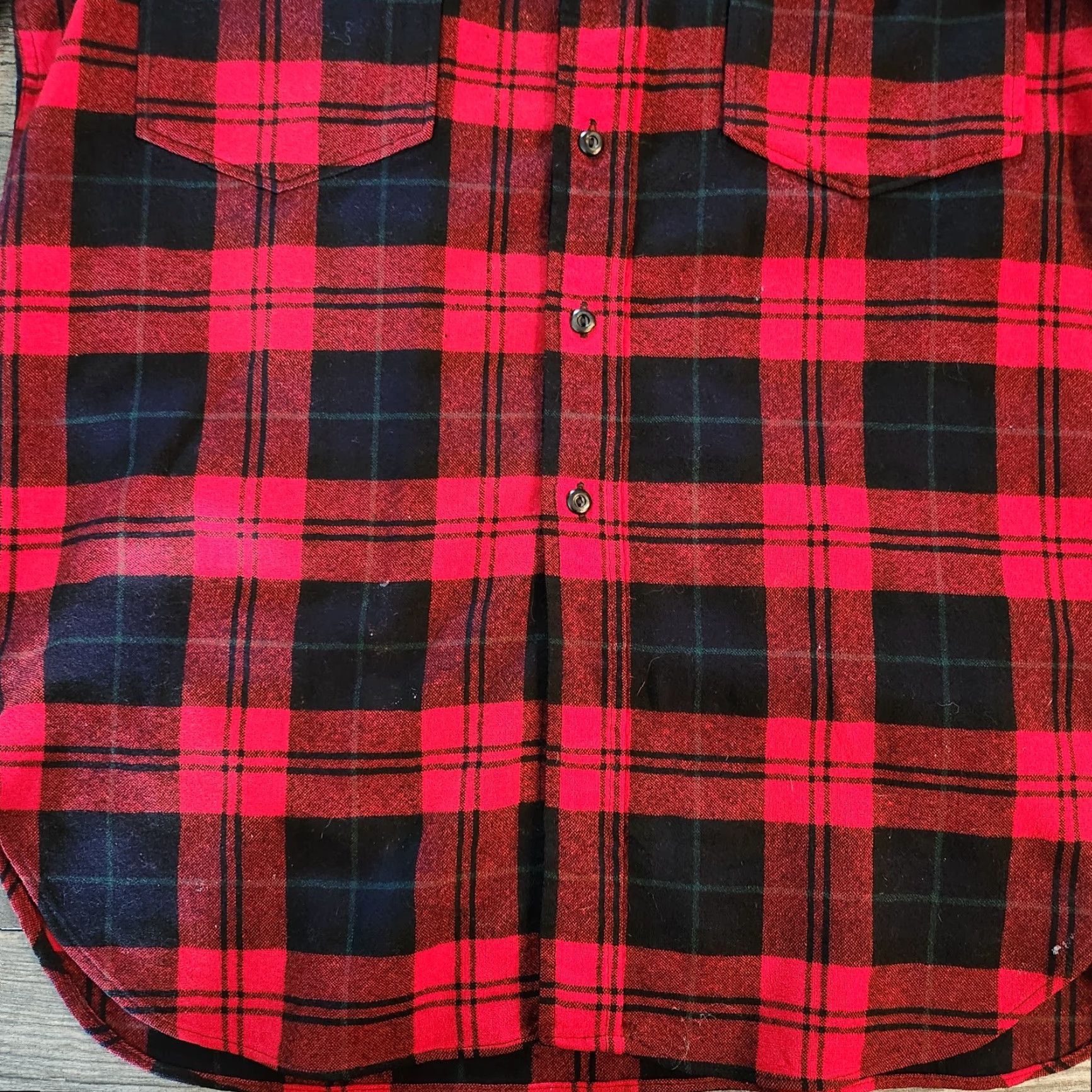 Pendleton VINTAGE Pendleton Plaid Wool Flannel Button Shirt Black Red USA Large 16 Regular Men with Pockets Unlined Buttons Size US XL / EU 56 / 4 - 2 Thumbnail