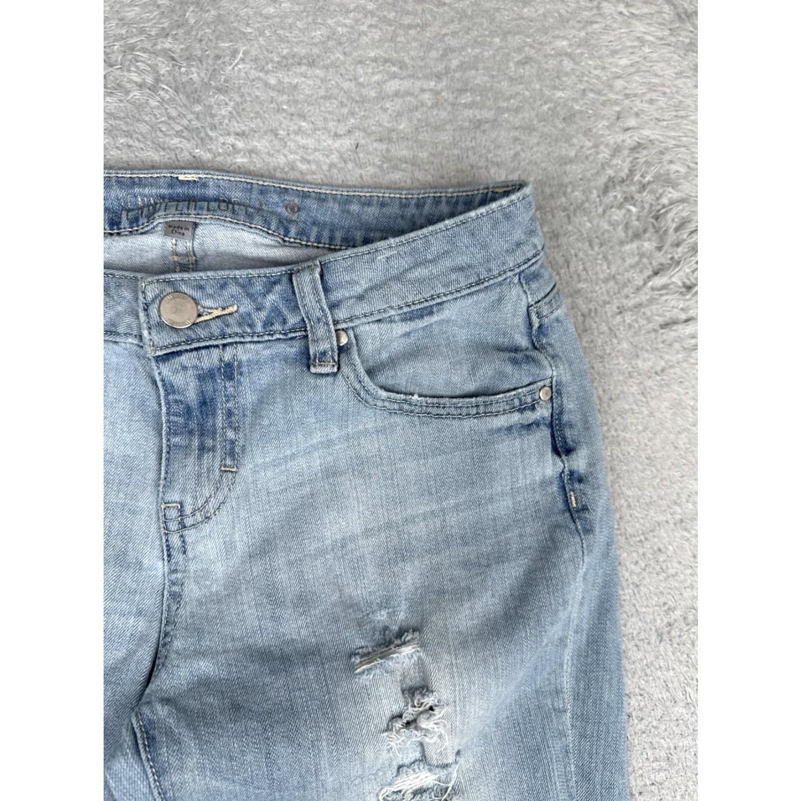 Vintage Jennifer Lopez Bermuda Shorts Womens 0 Blue Distressed Floral Beaded Rhinestone Size 25" / US 0 / IT 36 - 5 Thumbnail