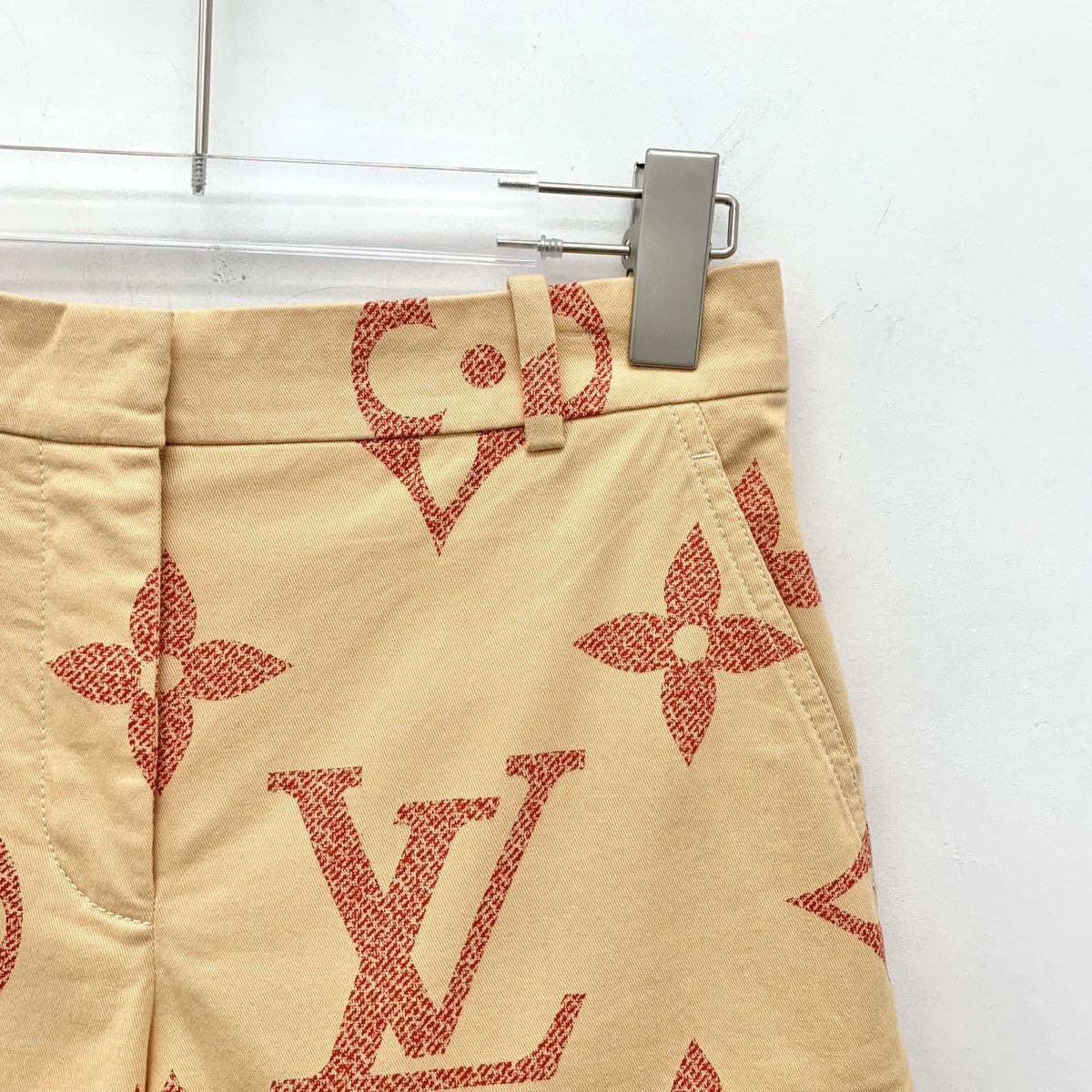 Louis Vuitton Louis Vuitton Orange All-over Logo Print Cotton Shorts K26WX Size 27" / US 4 / IT 40 - 3 Thumbnail