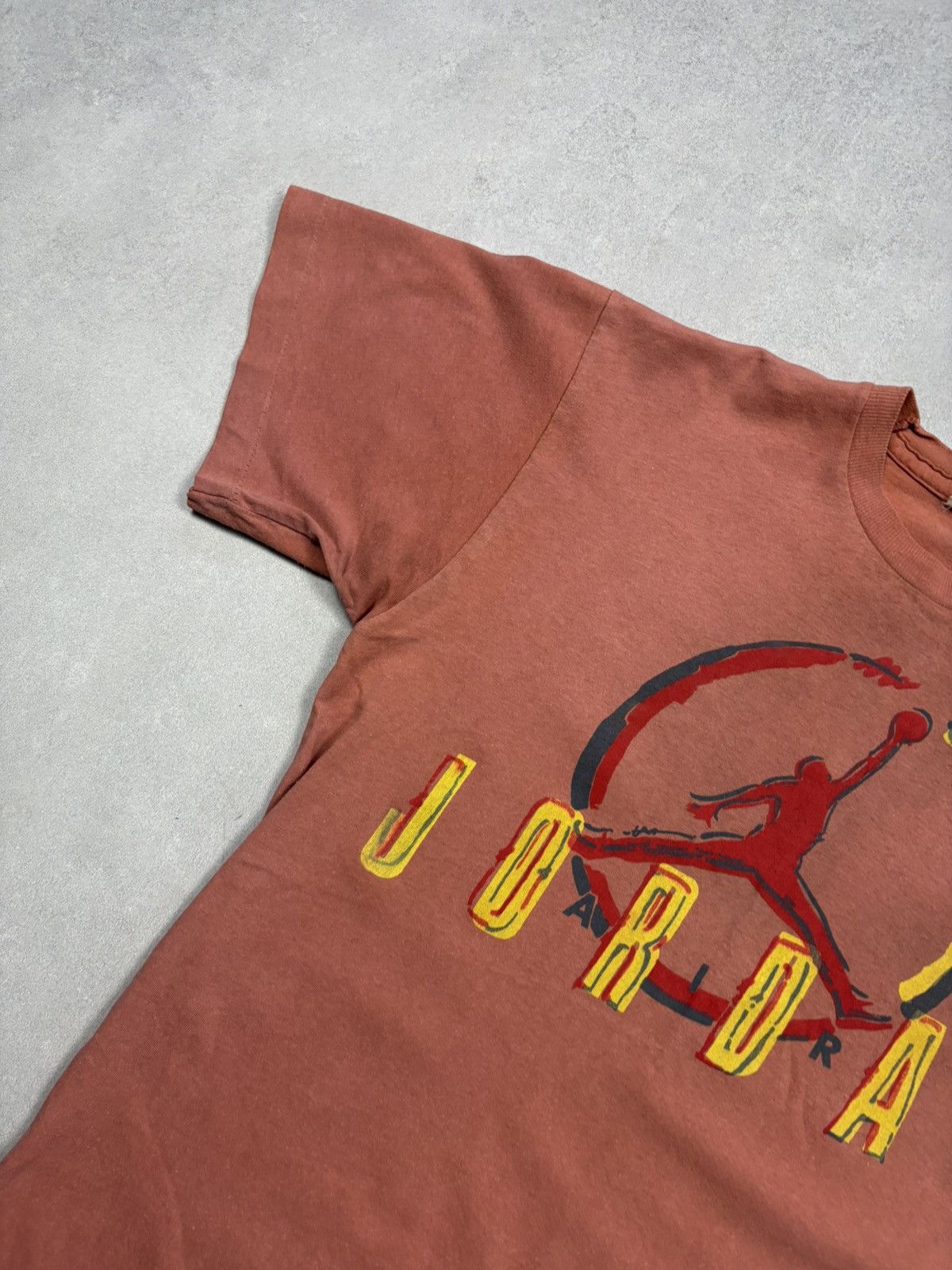 Jordan Brand Vintage 80s Nike Air Jordan Graphic T Shirt Faded Red USA Size US S / EU 44-46 / 1 - 3 Thumbnail