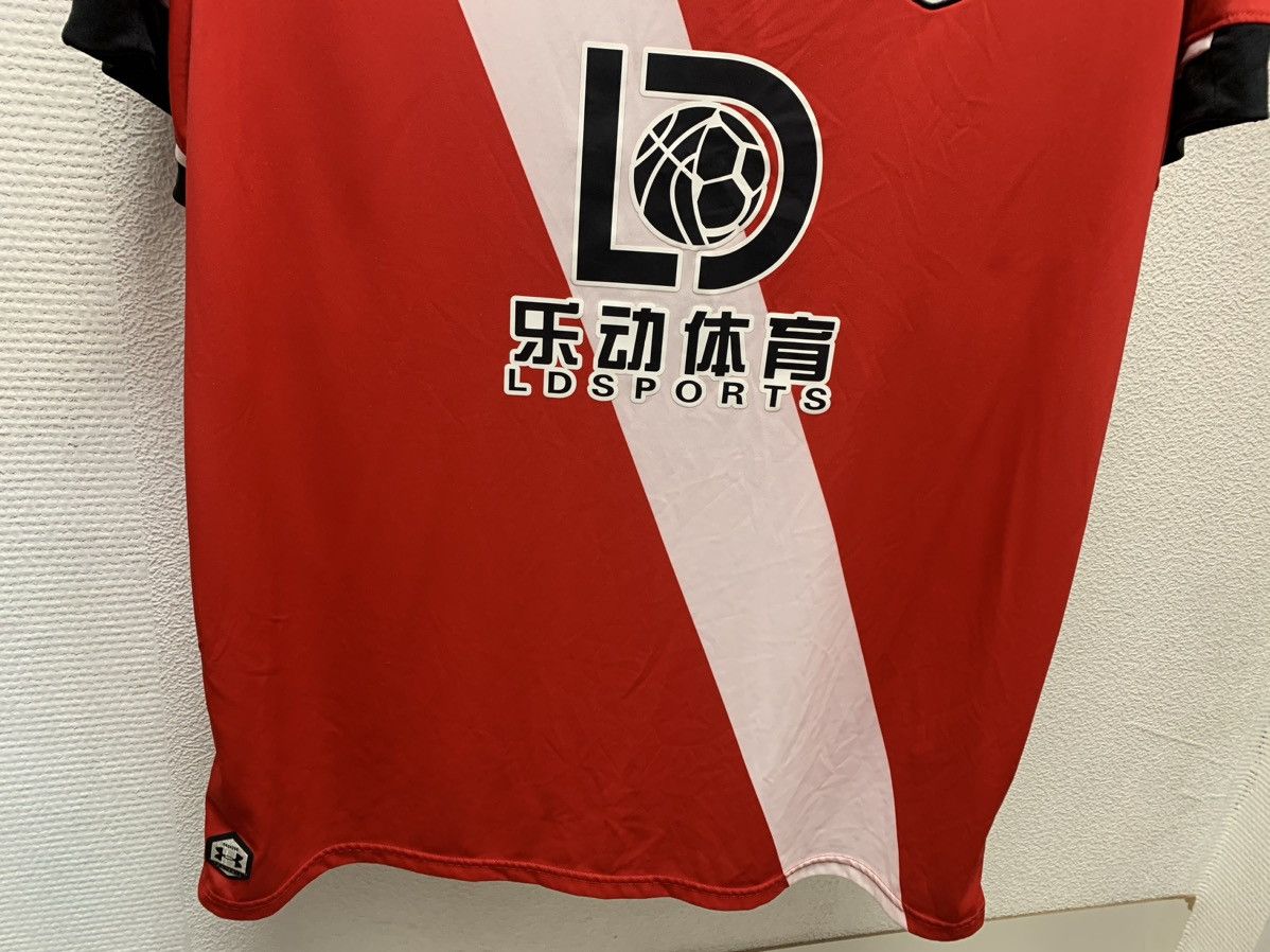 Under Armour Ings 9 Southampton under armour Xl size soccer jersey Size US XL / EU 56 / 4 - 6 Thumbnail