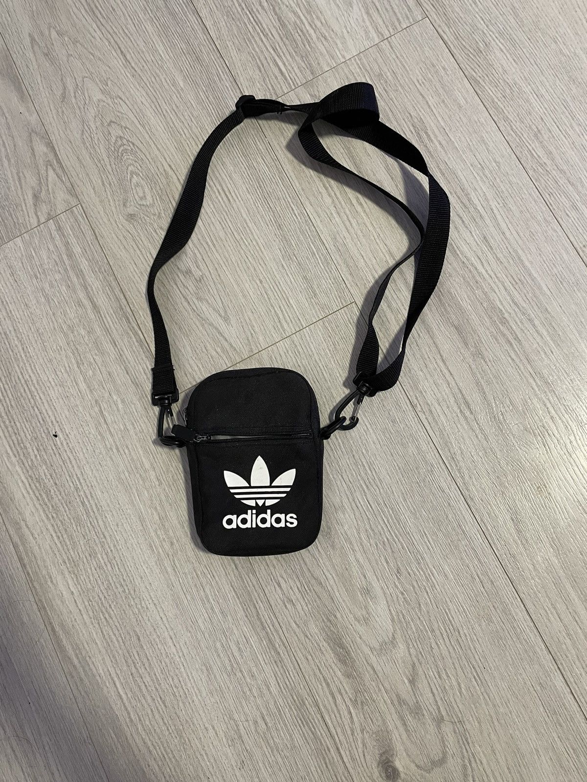 Adidas Adidas CrossBody bag Size 30 - 1 Thumbnail