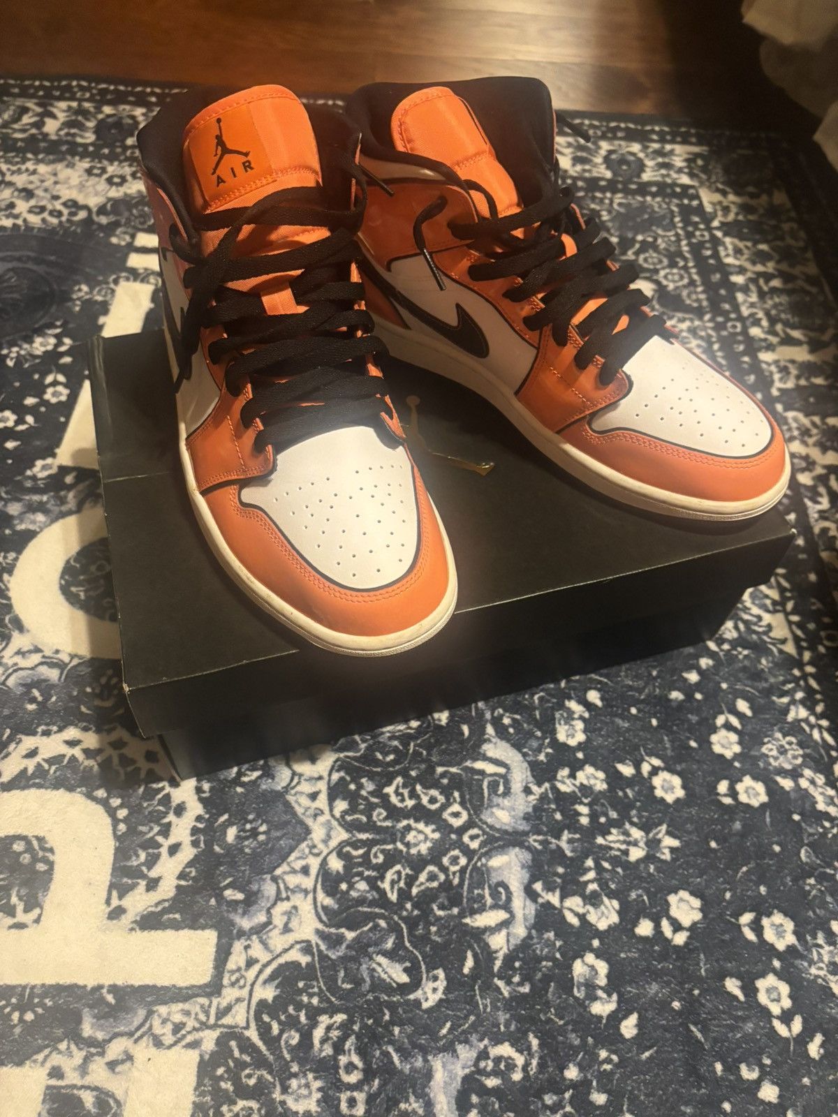 Jordan Brand Jordan 1 Mid Size US 10.5 / EU 43-44 - 1 Thumbnail