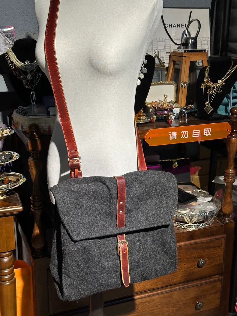 Y's Y's 90s grey wool felt parchment messenger bag Size ONE SIZE - 1 Thumbnail