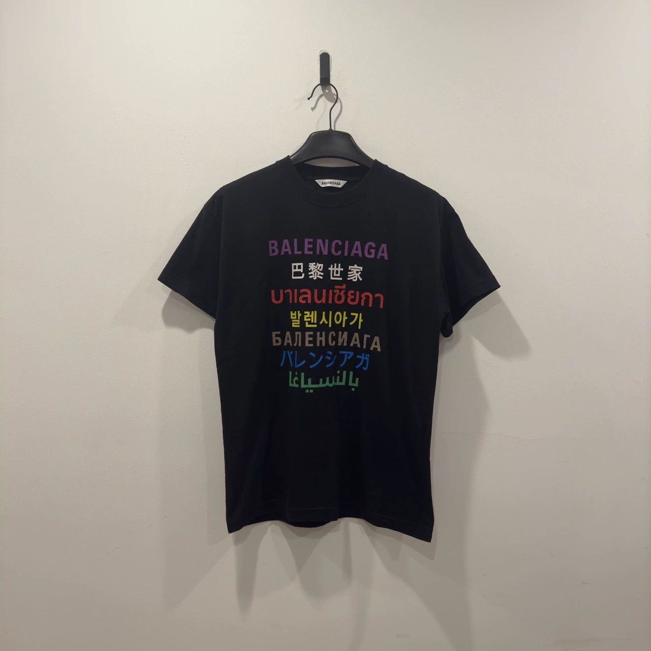 Balenciaga Balenciaga Black Seven Nation Language Short Sleeve Size US XS / EU 42 / 0 - 1 Thumbnail