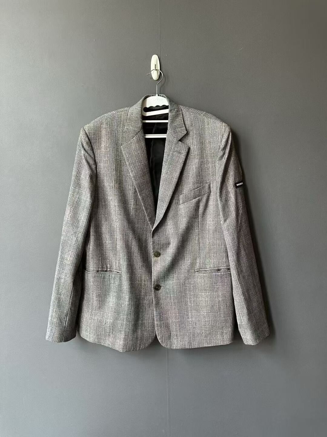 Balenciaga balenciaga checked sleeve suit coat Size US S / EU 44-46 / 1 - 1 Thumbnail