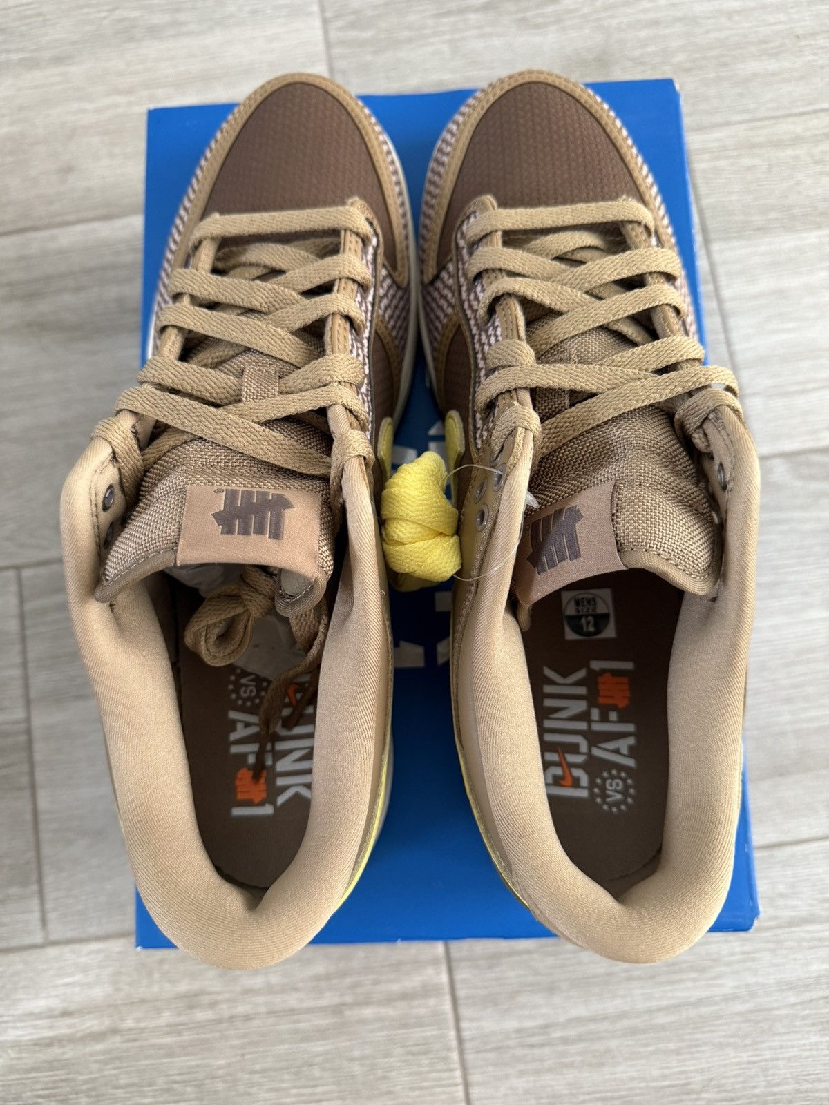 Nike × Undefeated Undefeated Nike Dunk Low Canteen Lemon Frost Palomino Sz 12 Size US 12 / EU 45 - 6 Thumbnail