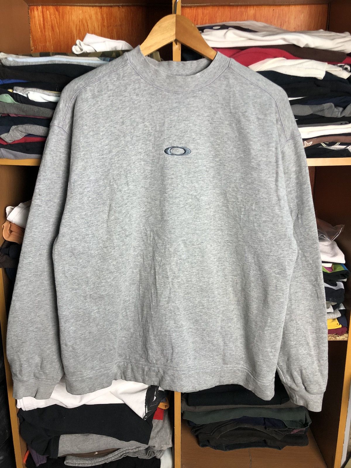 Oakley Vintage Oakley Centre Logo Sweatshirts Size US S / EU 44-46 / 1 - 1 Thumbnail