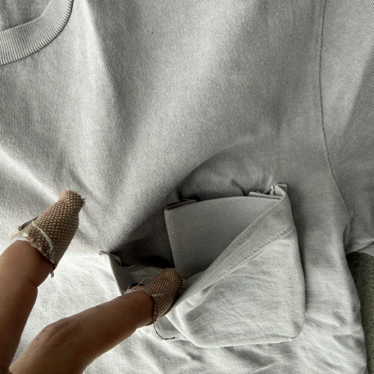Maison Margiela S/S 10 ‘Smokers’ Pocket T Shirt Size US S / EU 44-46 / 1 - 15 Thumbnail