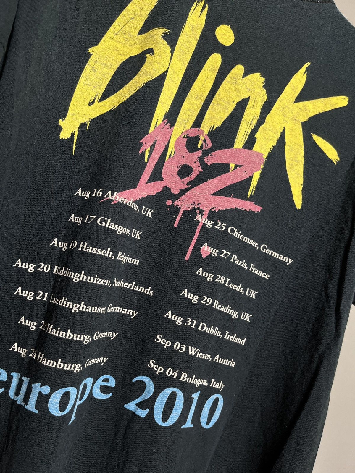 Band Tees × Gildan × Vintage Blink 182 Europe 2010 Tour Mens Black T-shirt Gildan Size US L / EU 52-54 / 3 - 7 Thumbnail