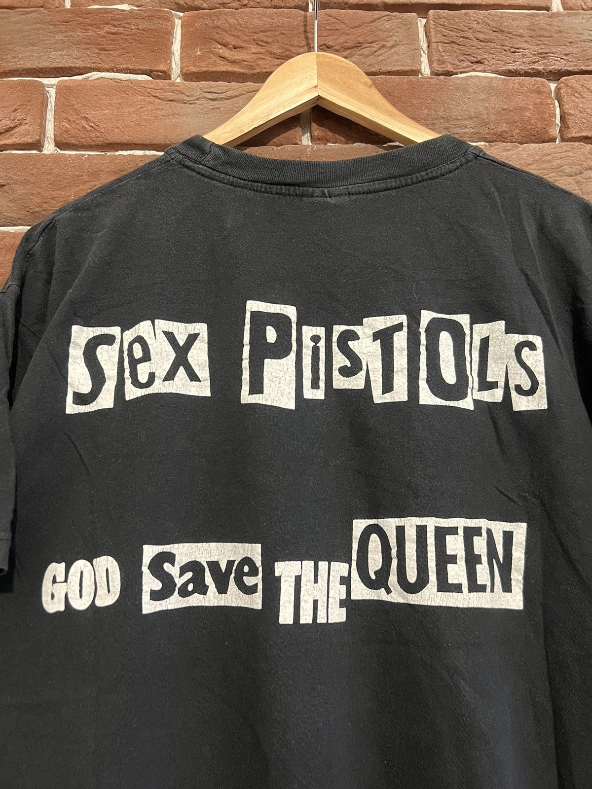 Band Tees 90s Sex Pistols God Save Queen Vintage Rare Punk Band Tshirt Size US L / EU 52-54 / 3 - 4 Thumbnail