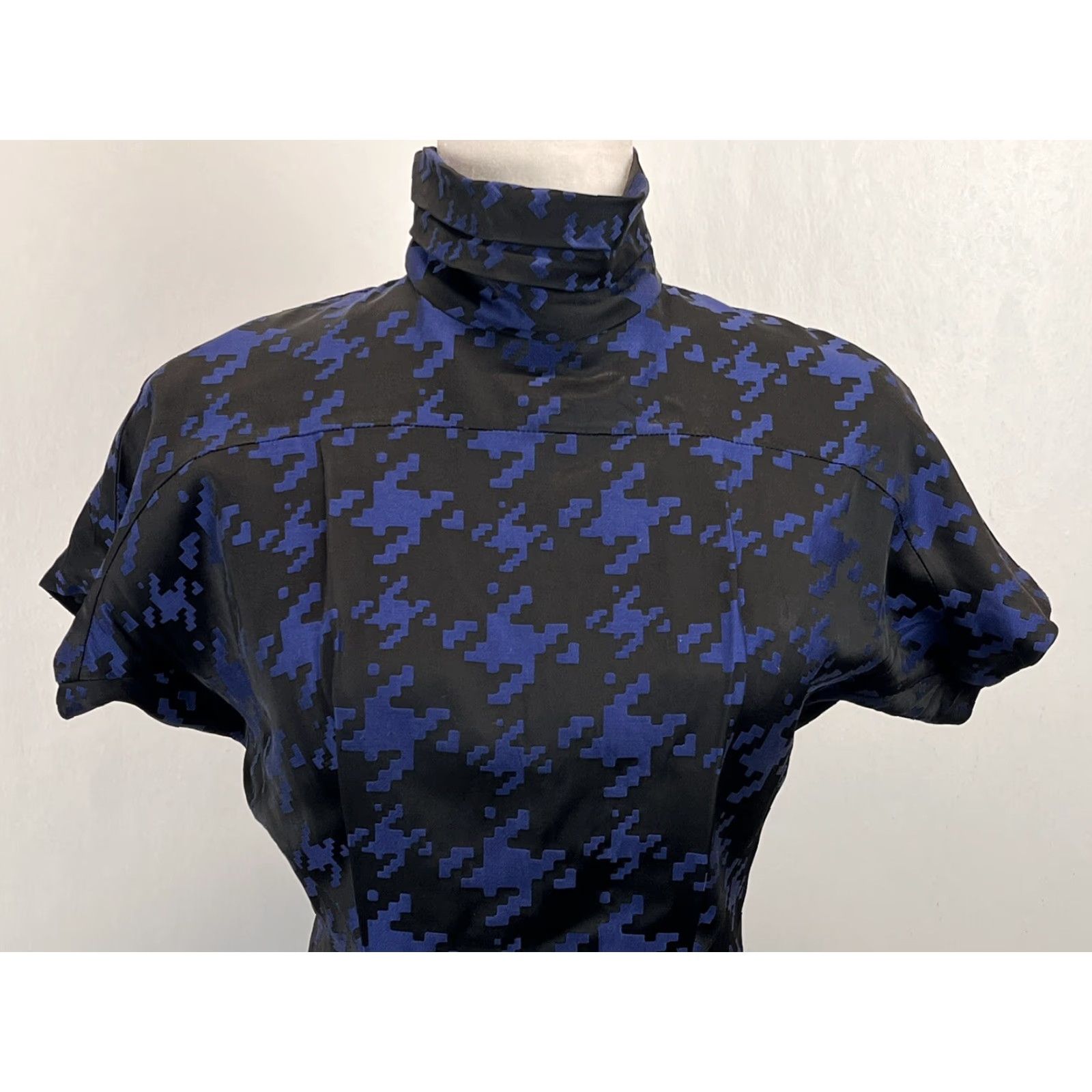 Vintage Tufi Duek Dress Midi Houndstooth Mock Turtleneck Zip 36 VGUC Womens Black Blue Size XS / US 0-2 / IT 36-38 - 5 Thumbnail