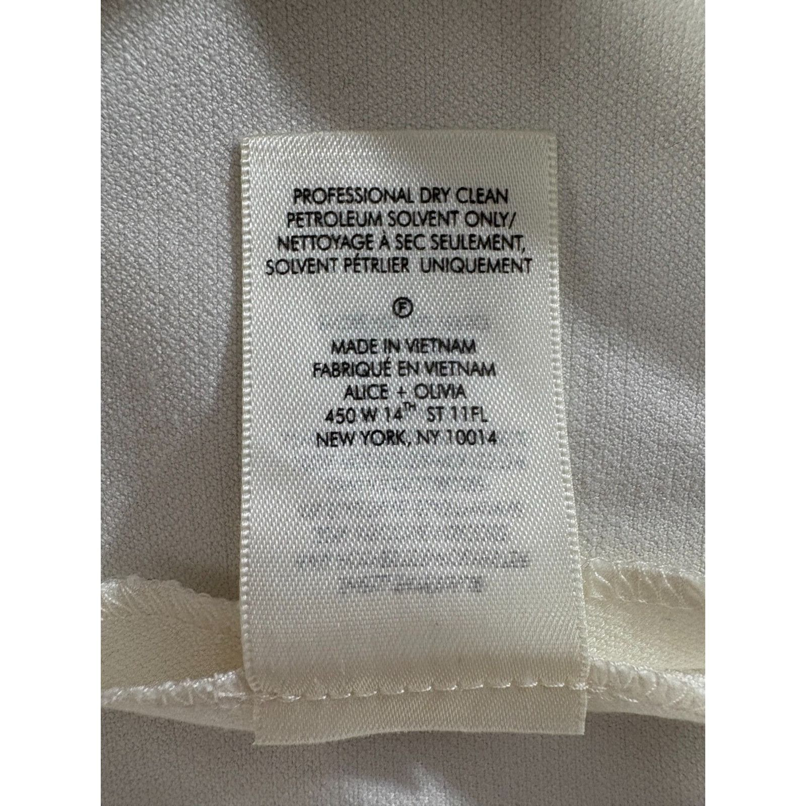 Alice + Olivia Alice + Olivia Lara Side Slit flared Pants size 2 color Ivor Size 26" / US 2 / IT 38 - 5 Thumbnail