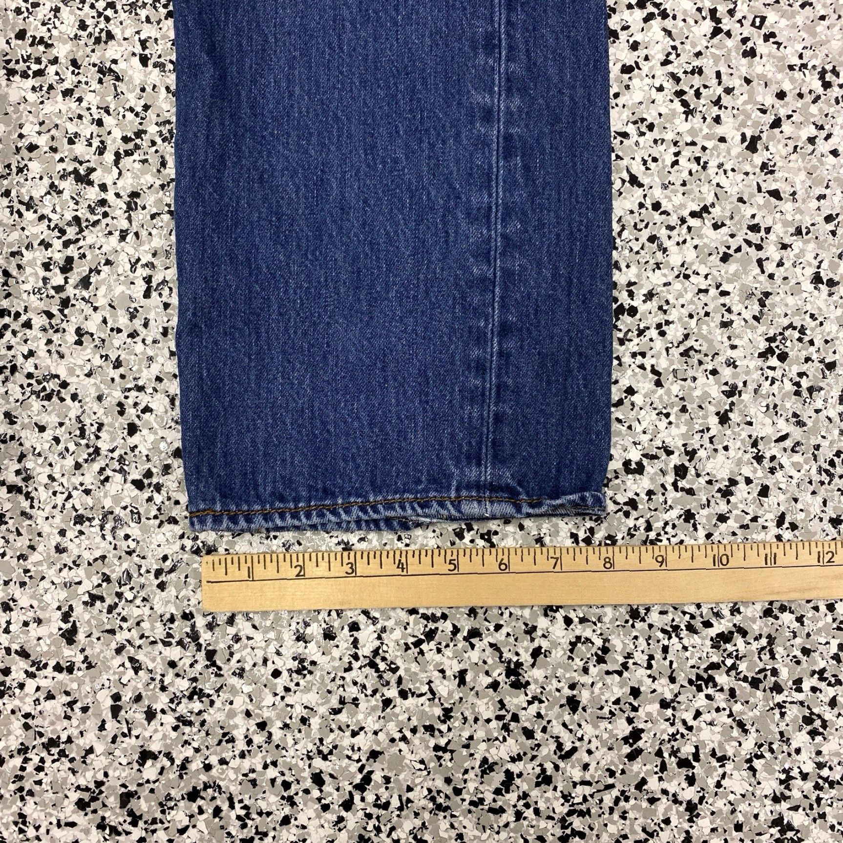 Levi's VINTAGE Levi's 501 Jeans Mens 35x32.5 Blue Straight Button Fly Denim XX Regular Rise Mid Size US 35 - 2 Thumbnail