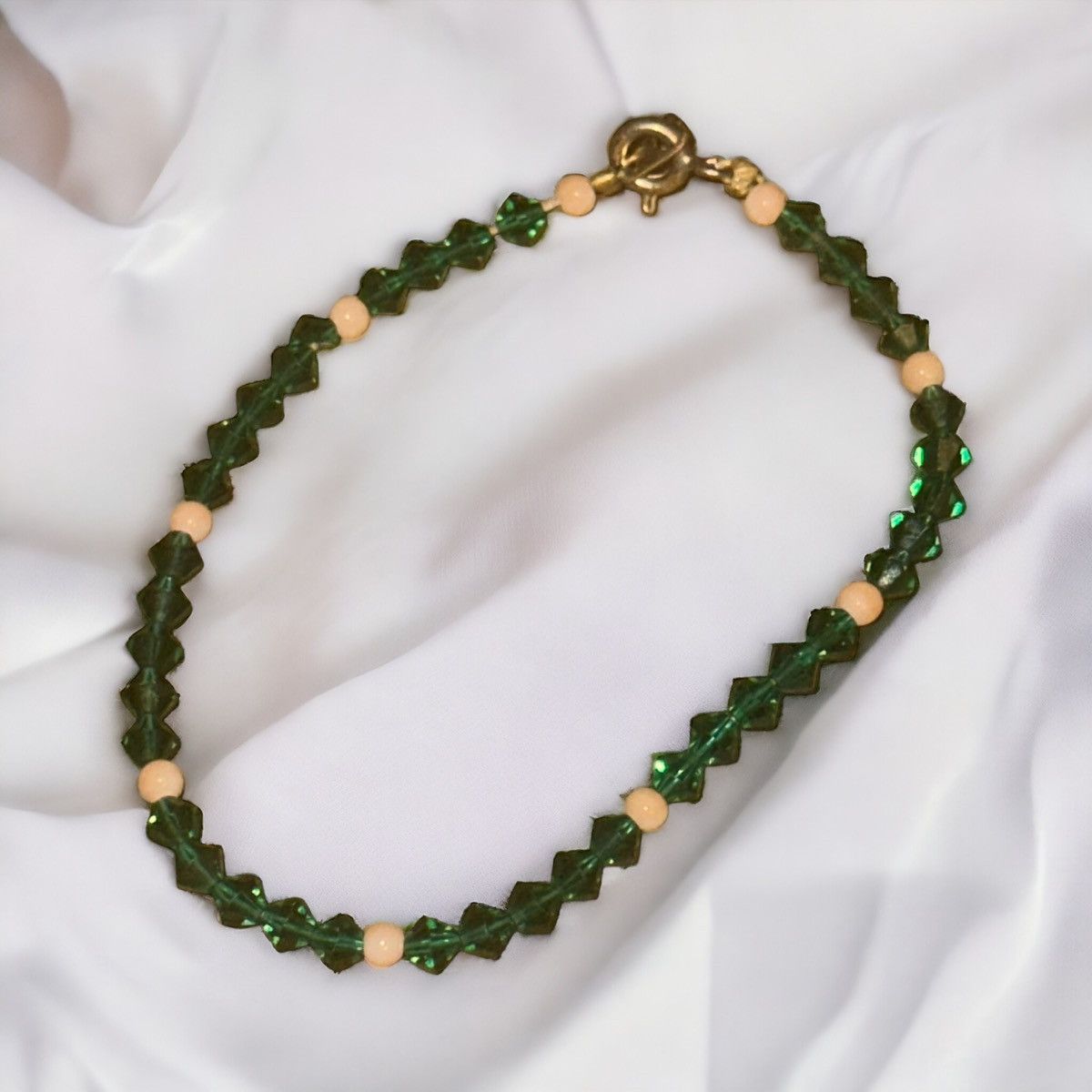 Vintage Vintage green faceted bead bracelet Size ONE SIZE - 1 Thumbnail