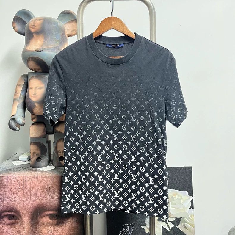 Louis Vuitton Louis Vuitton Black Gradient Short Sleeve Shirt- DMC Size US S / EU 44-46 / 1 - 1 Thumbnail