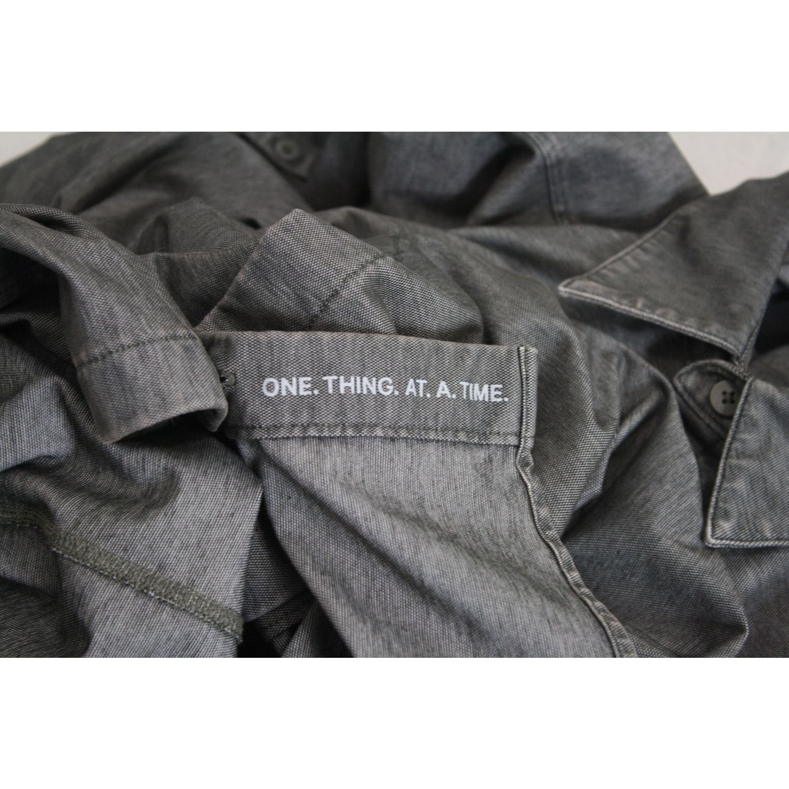 Lululemon Lululemon Commission Shirt Mens L Gray Button Down Stretch Size US L / EU 52-54 / 3 - 7 Thumbnail