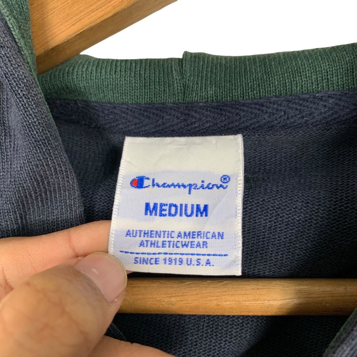 Champion CHAMPION Center Logo Half Button Pullover Hoodie #2429-C109 Size US M / EU 48-50 / 2 - 15 Thumbnail
