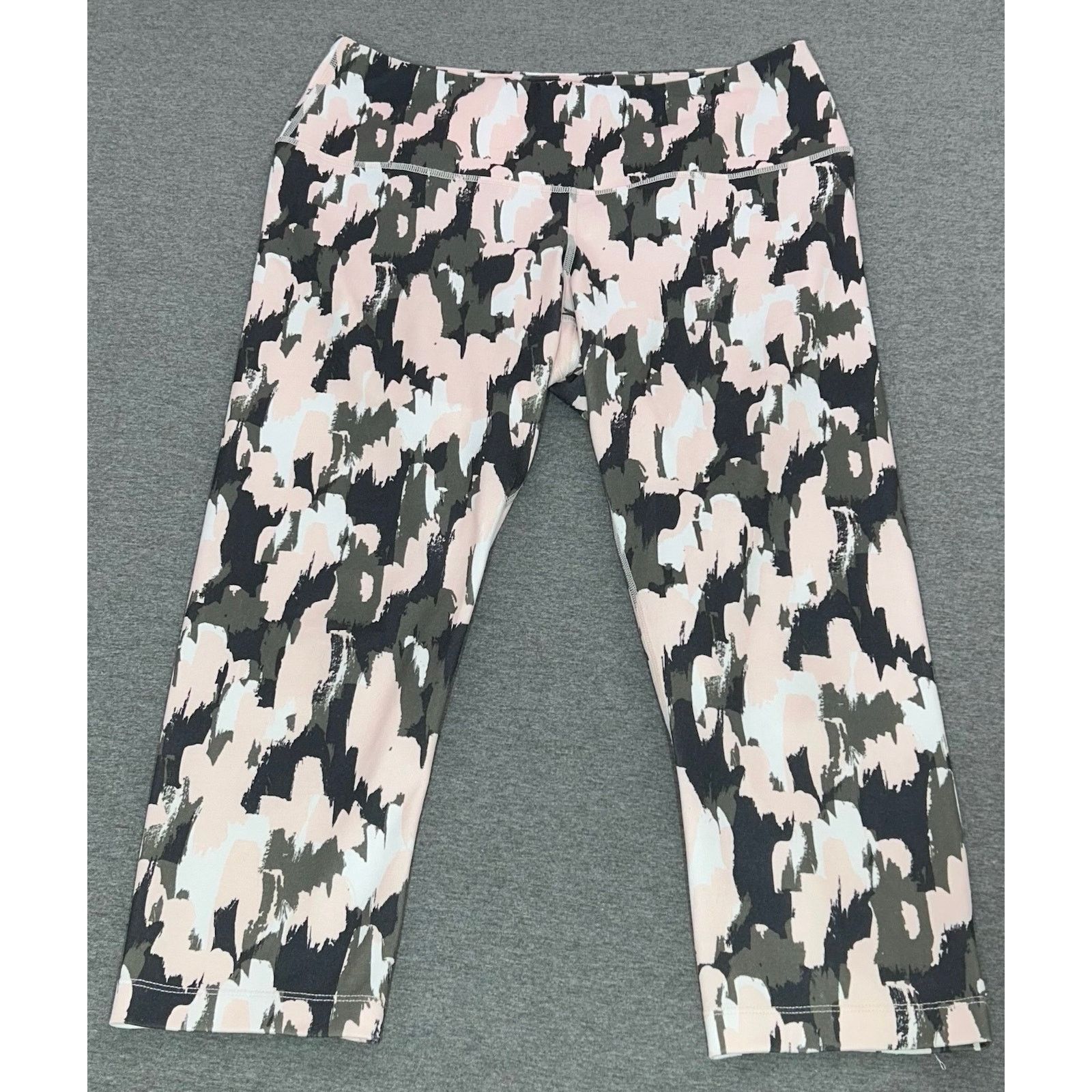 The North Face The North Face | Athletic Camo Capri Cropped Leggings | XL Size 22" - 1 Thumbnail