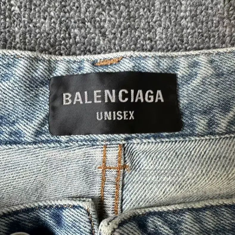 Balenciaga Balenciaga size M Vintage high-waisted, water-washed Baggy Size US 28 / EU 44 - 3 Thumbnail