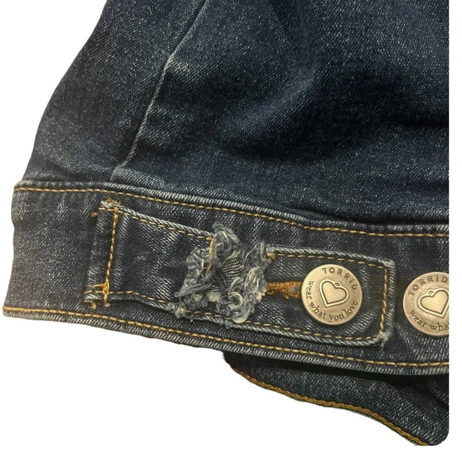 Torrid Torrid distressed denim jacket size 1 (14-16 or 1X) Size XL / US 12-14 / IT 48-50 - 6 Thumbnail