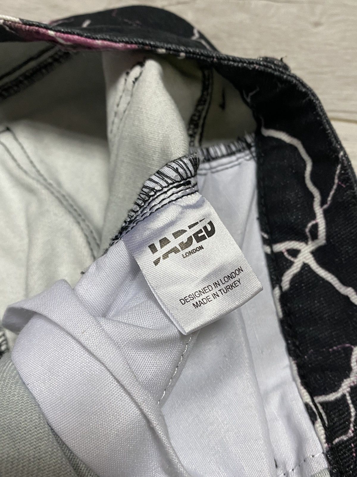 Jaded London Jaded pink lightnings boyfriend over print jeans pants Size US 32 / EU 48 - 4 Thumbnail