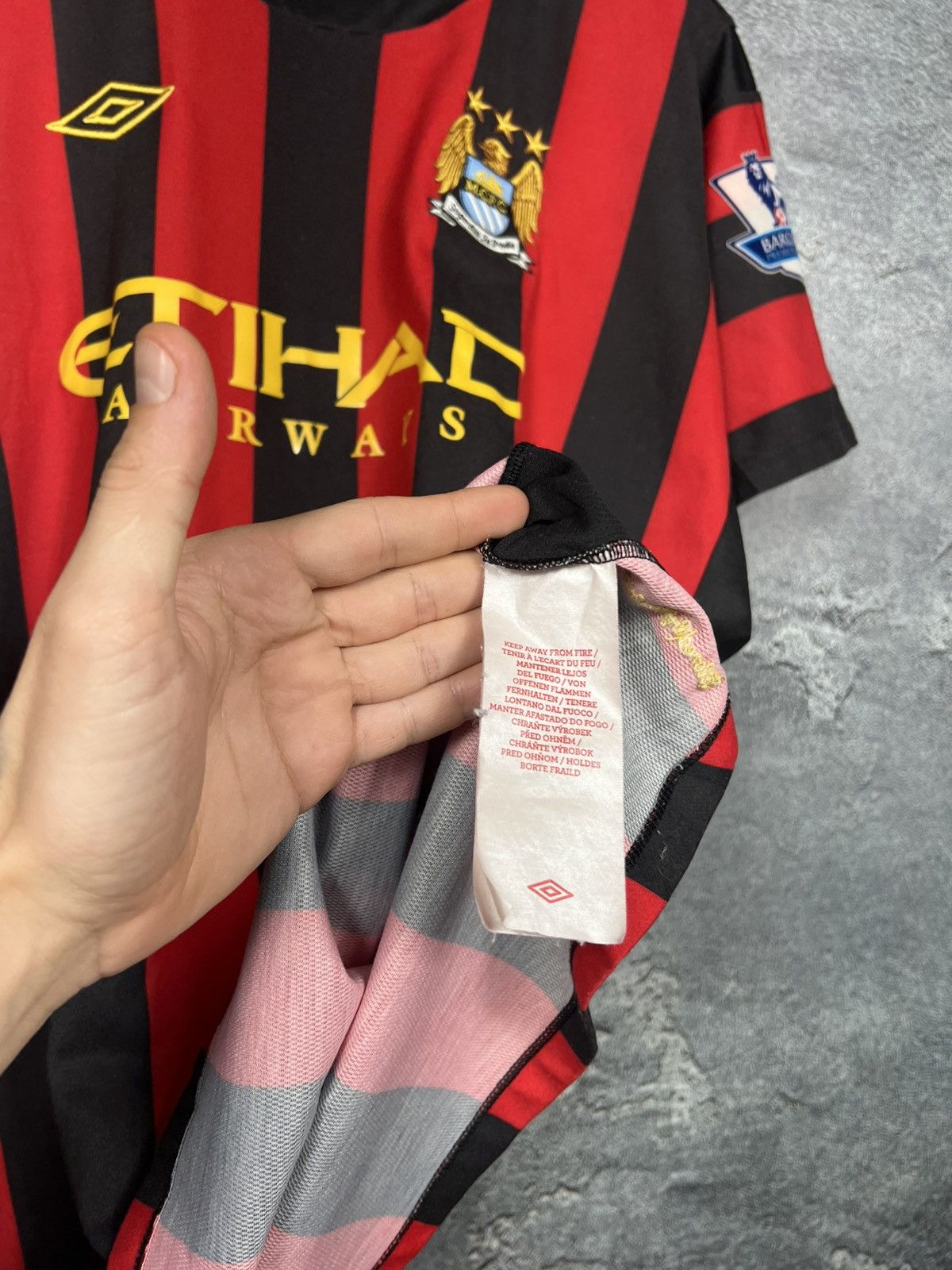 Umbro Umbro Manchester City 2011/2012 Away Soccer Jersey Sz L Size US L / EU 52-54 / 3 - 9 Thumbnail