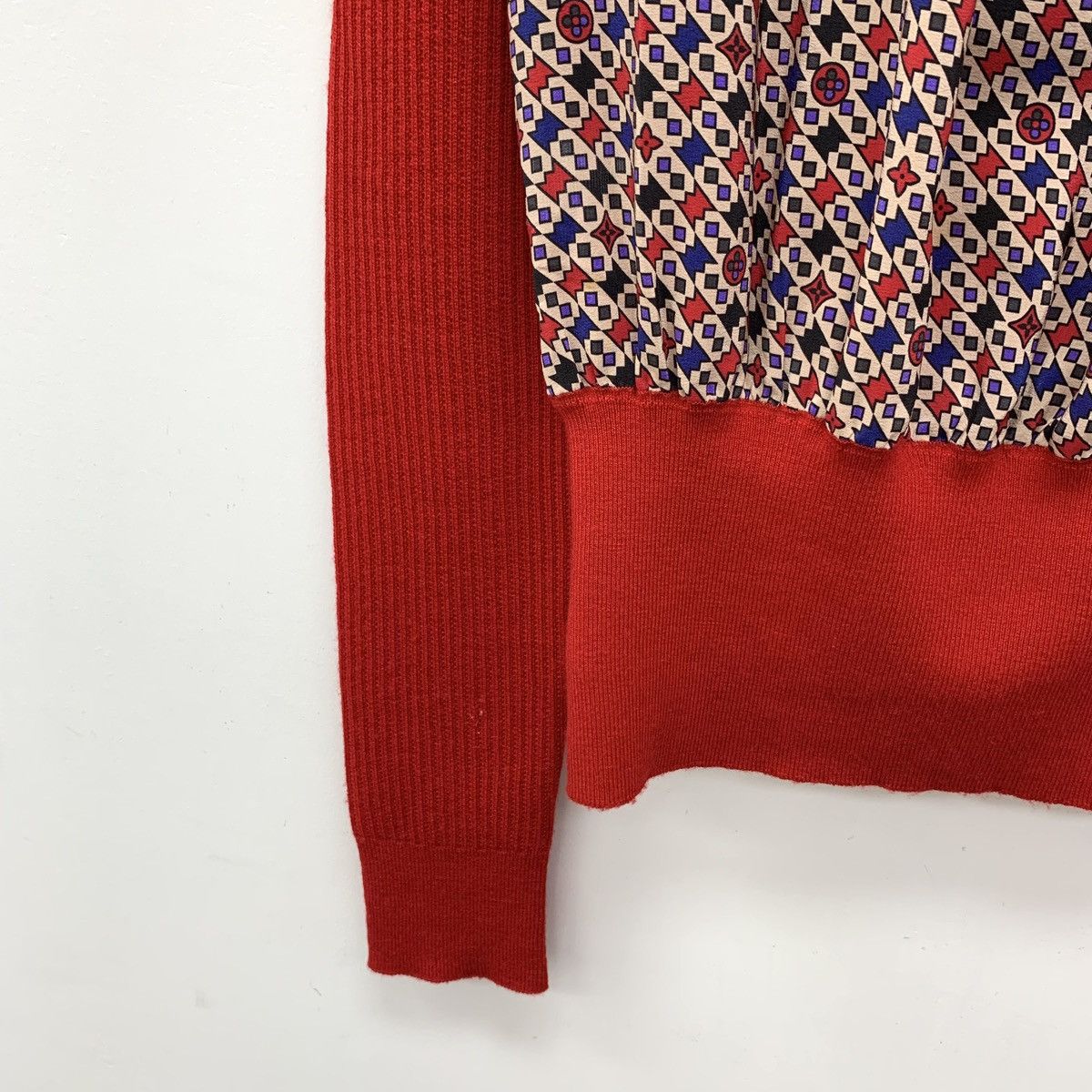 Louis Vuitton Louis Vuitton Red Geometric Long Sleeve Knit Sweater K26WX Size M / US 6-8 / IT 42-44 - 4 Thumbnail