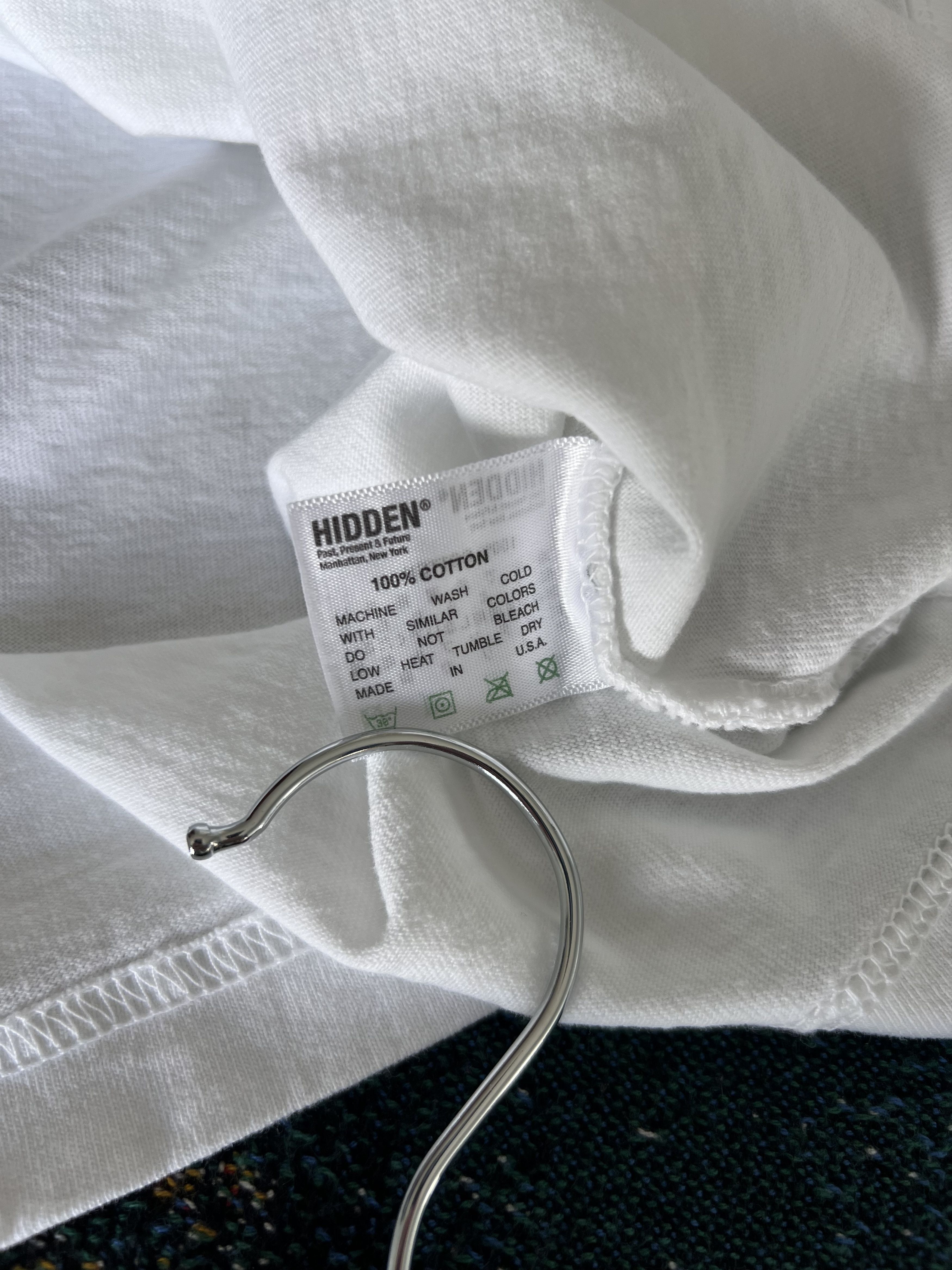 HIDDEN Hidden NY Scattered Pill H Logo Tee in White Size US XL / EU 56 / 4 - 8 Thumbnail