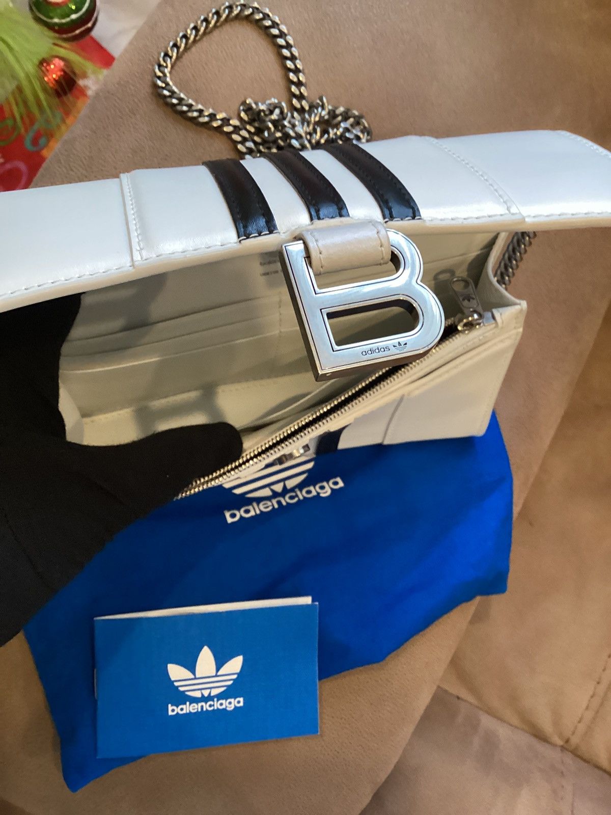 Balenciaga Balenciaga x adidas White Leather Chain Wallet / Mini Bag Size ONE SIZE - 12 Thumbnail